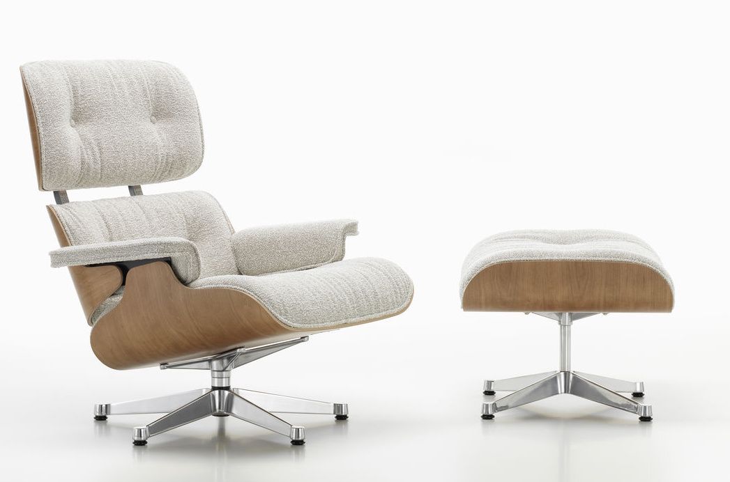 Eames Lounge Chair & Ottoman Fauteuil PRÉFÉRENCE Nubia, cream sand, poli, cerisier Eames Lounge Chair & Ottoman Fauteuil PRÉFÉRENCE Nubia, cream sand, poli, cerisier