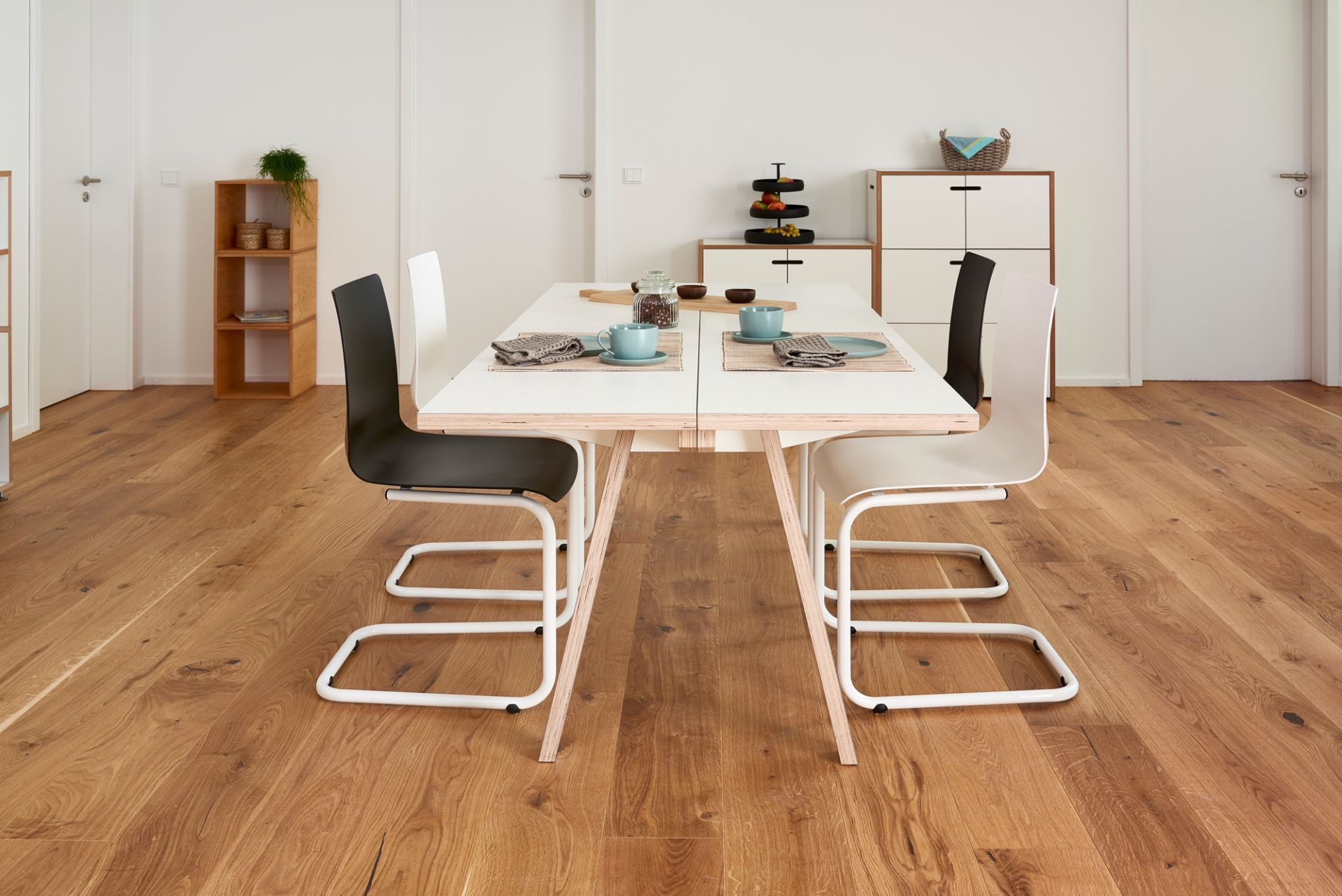 Steck table Tojo