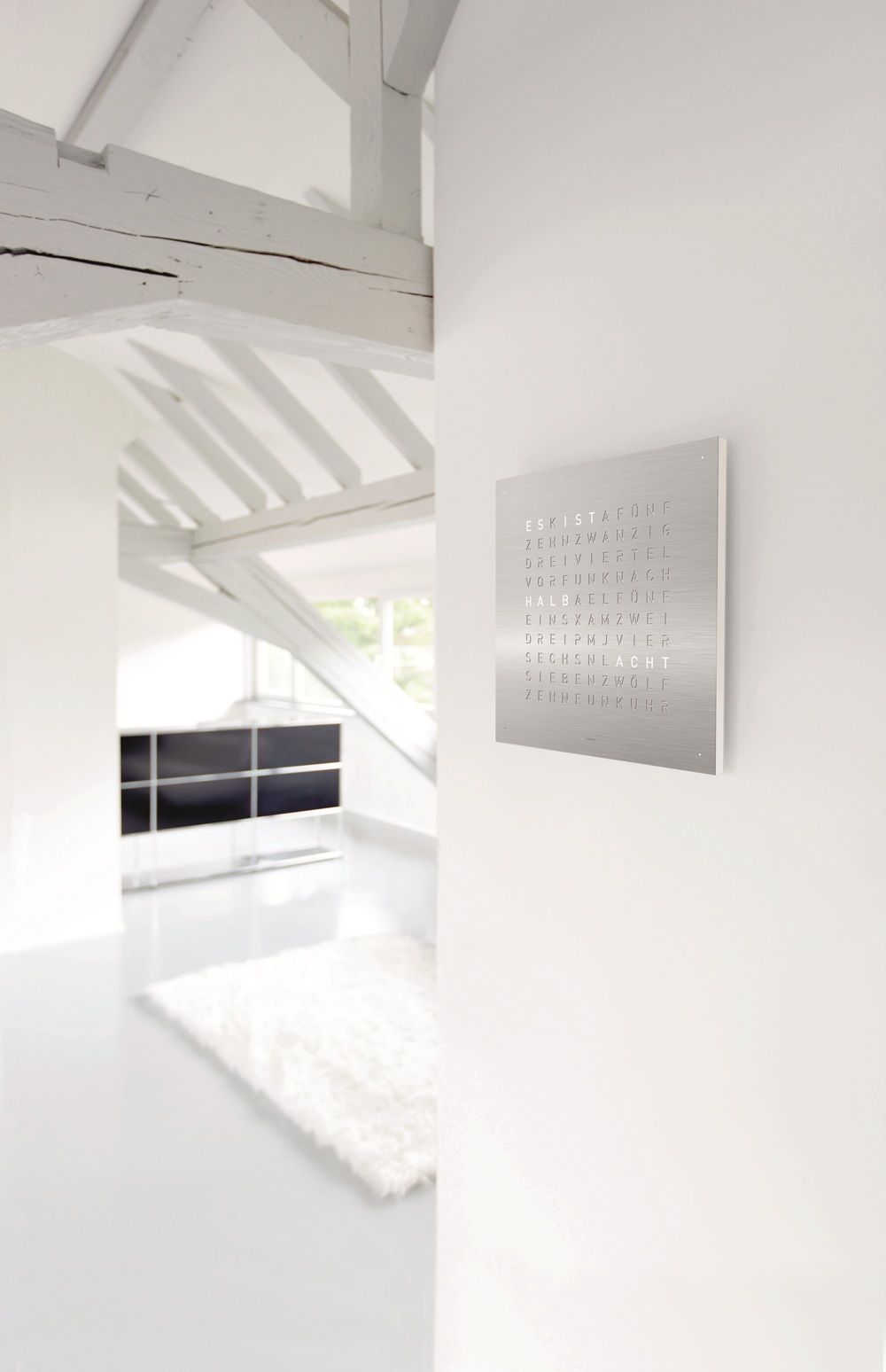 Earth 45 Steel Series Horloge murale / Objet temporel Allemande QLOCKTWO
