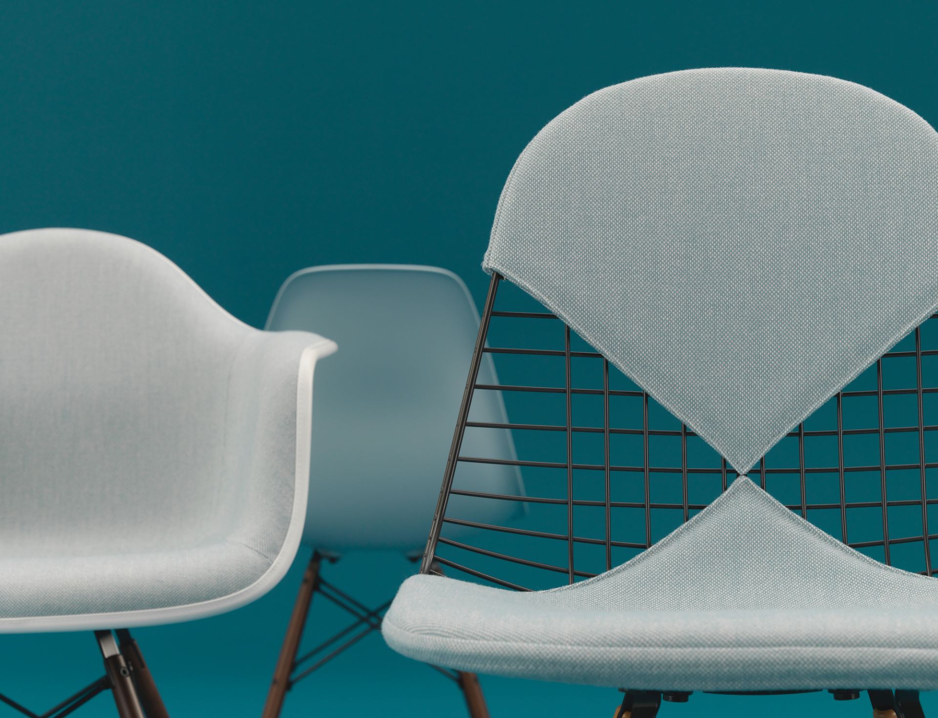 Eames Plastic Side Chair DSR Stuhl Vitra-Classic rot-Basic dark Eames Plastic Side Chair DSR Stuhl Vitra-Classic rot-Basic dark