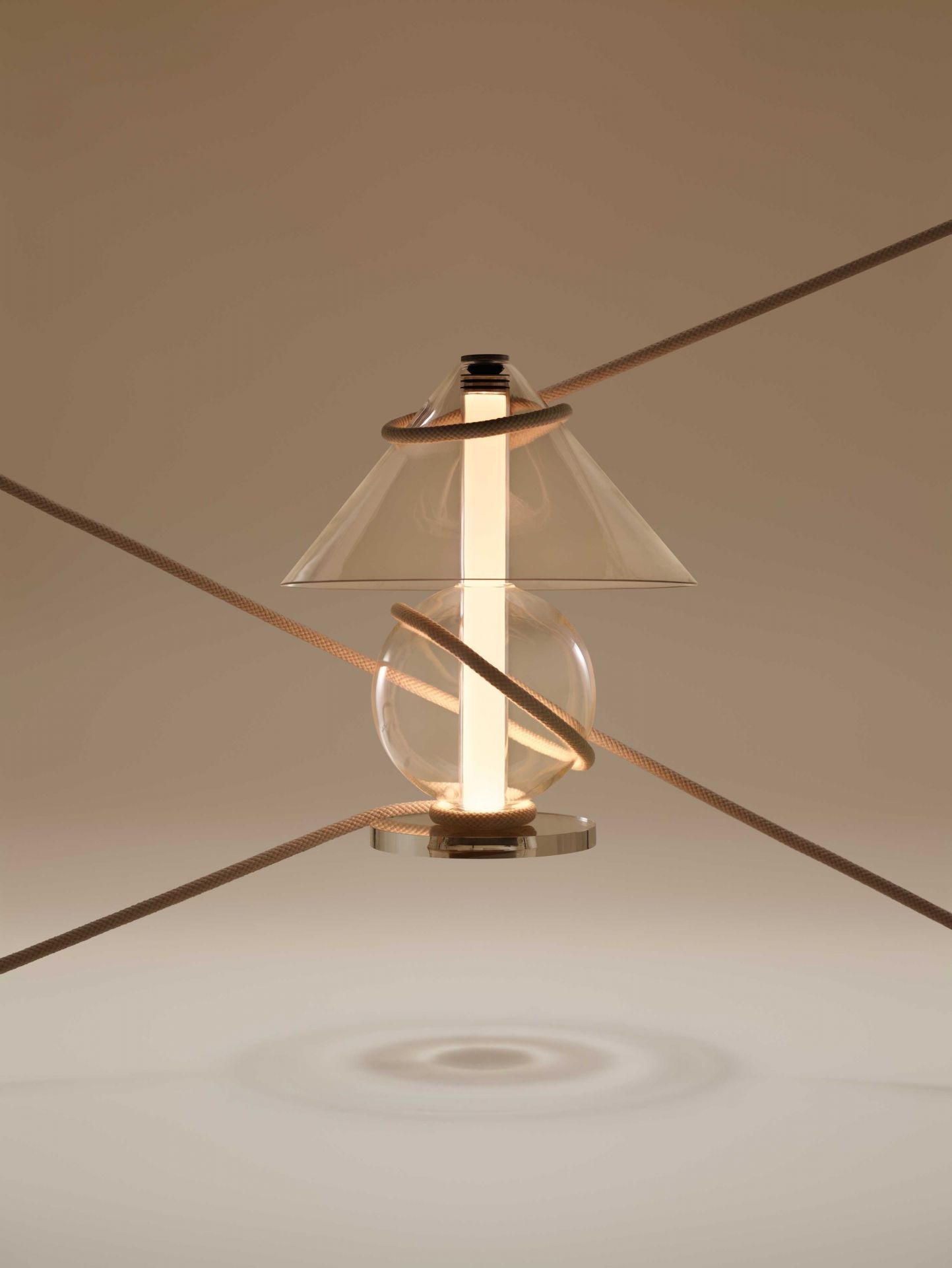 Fragile Lampe de table marset
