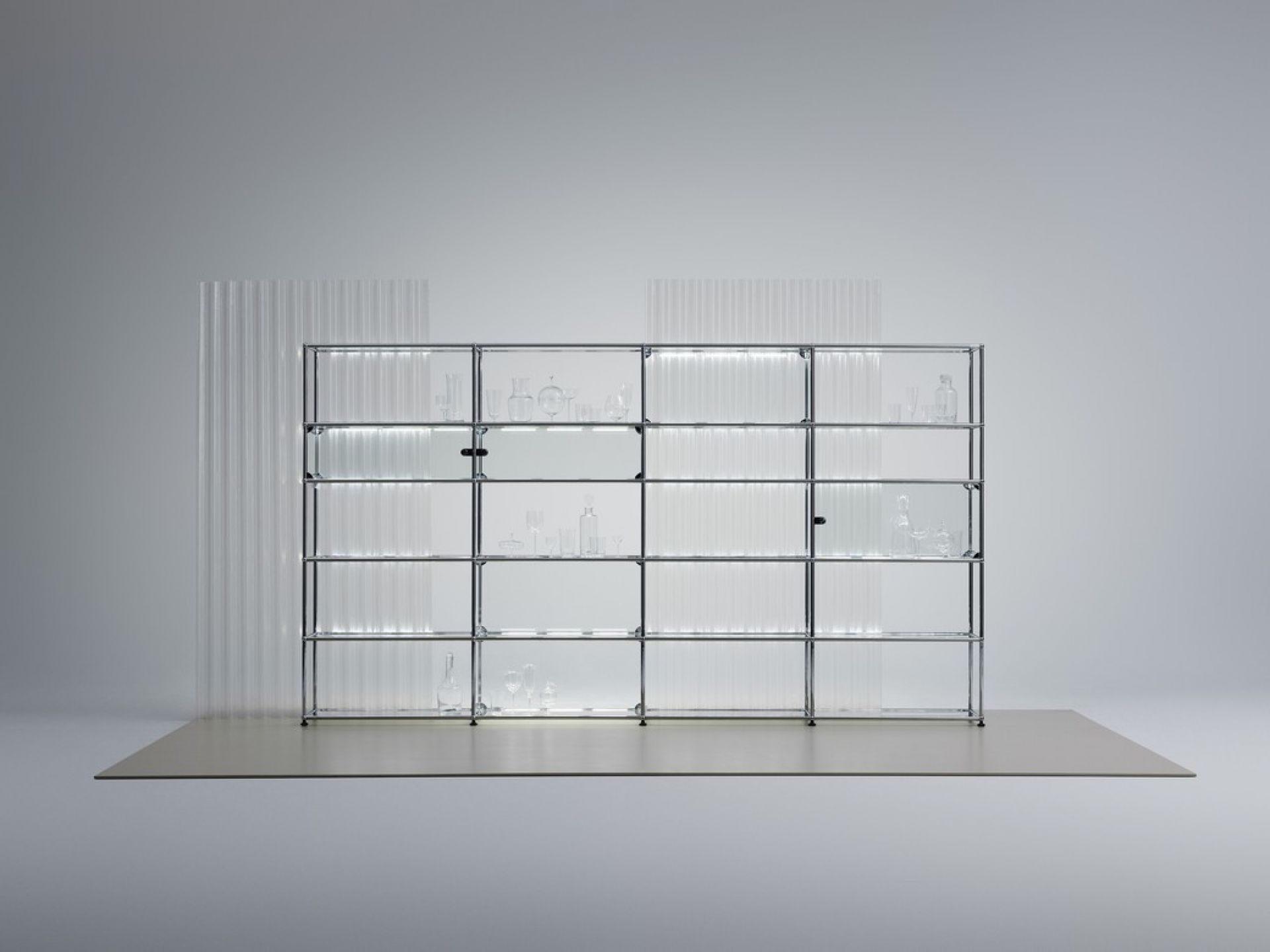 E Sideboard illuminé 9 tiroirs rouge rubis USM Haller