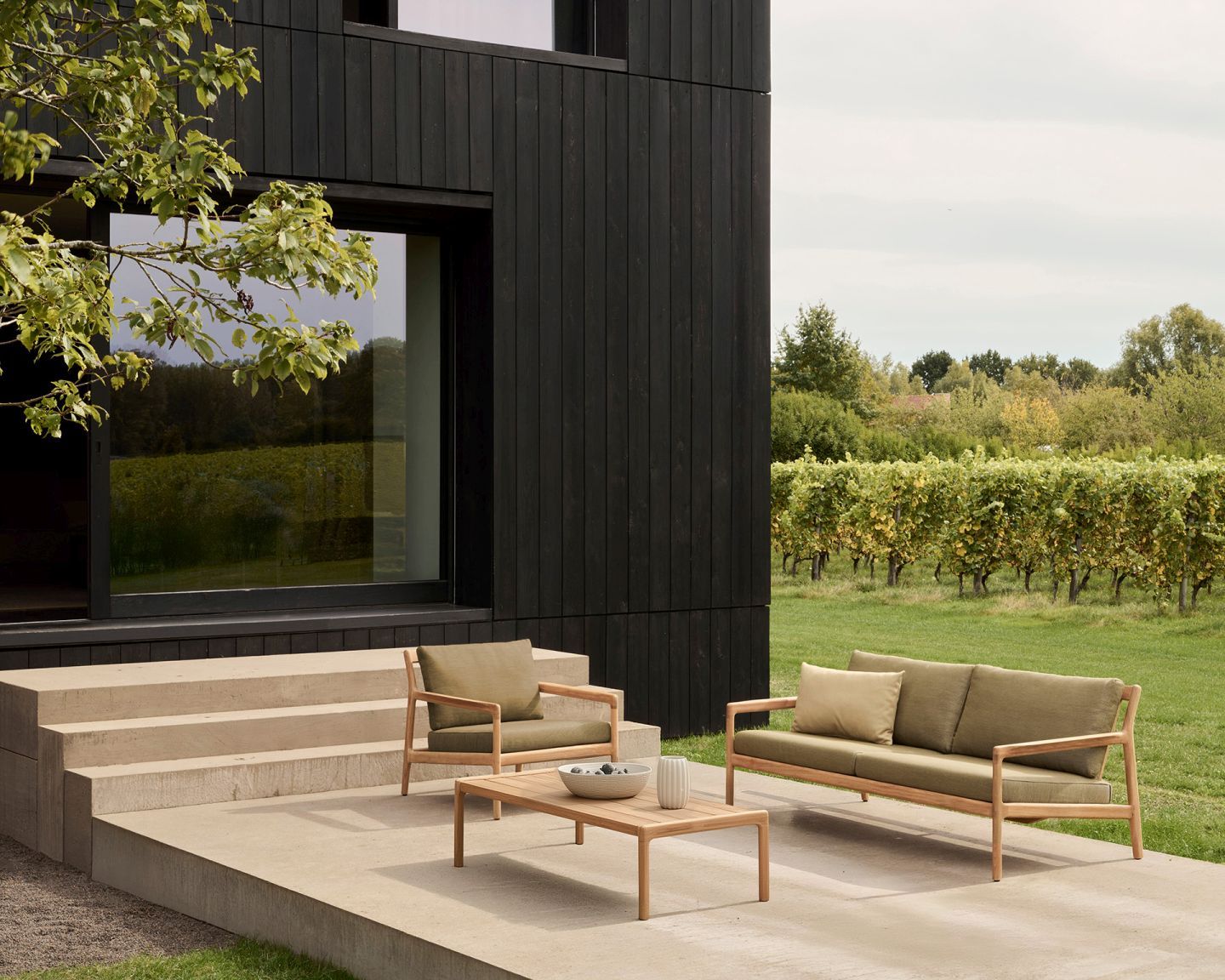 Canapé d'extérieur 2 places Jack en teck bordeaux Ethnicraft