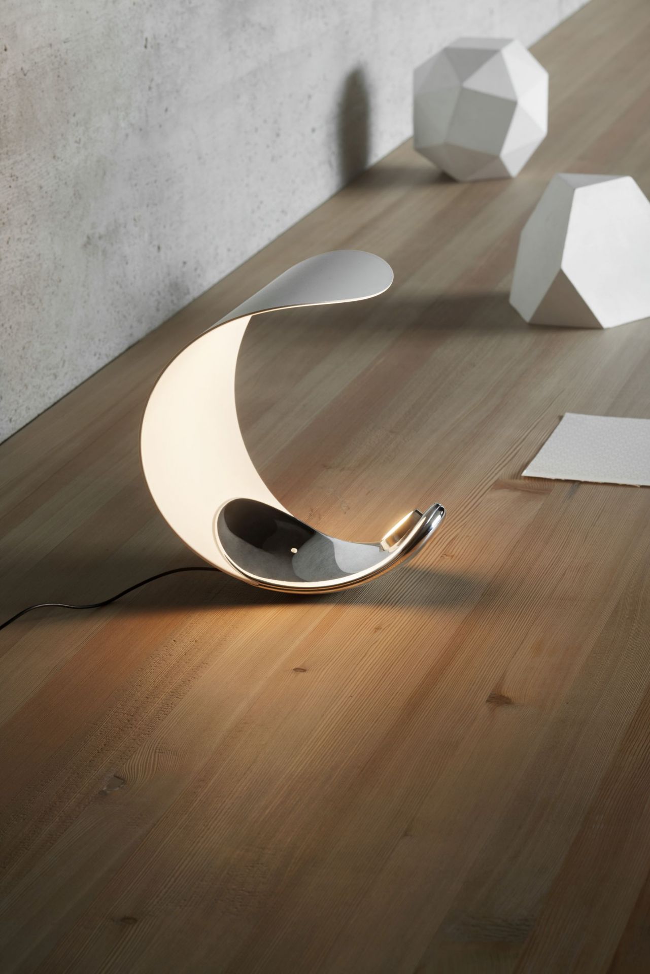D76 Curl lampe de table Luceplan