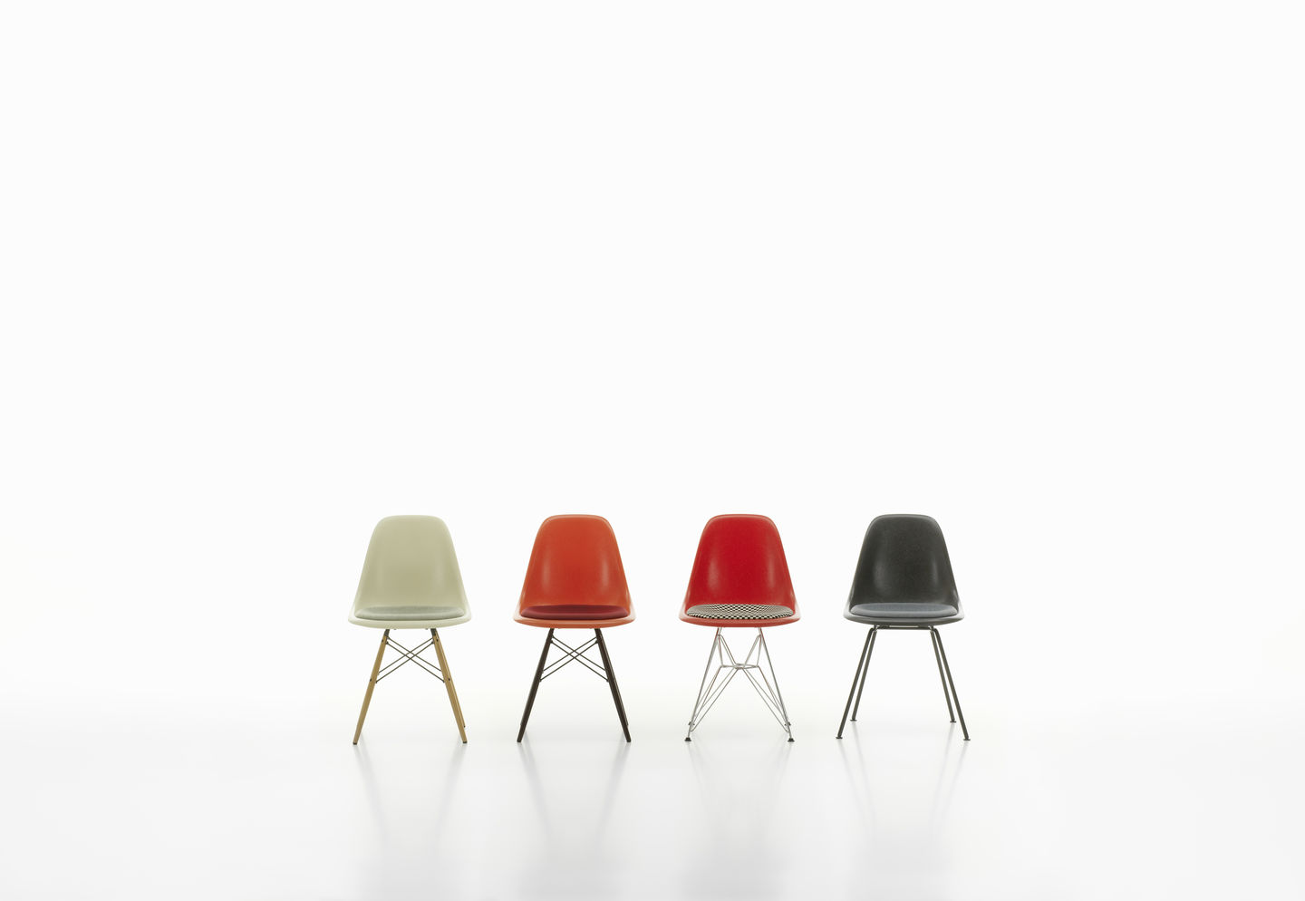 Eames Fiberglass Chair DSR chaise avec coussin d'assise Vitra