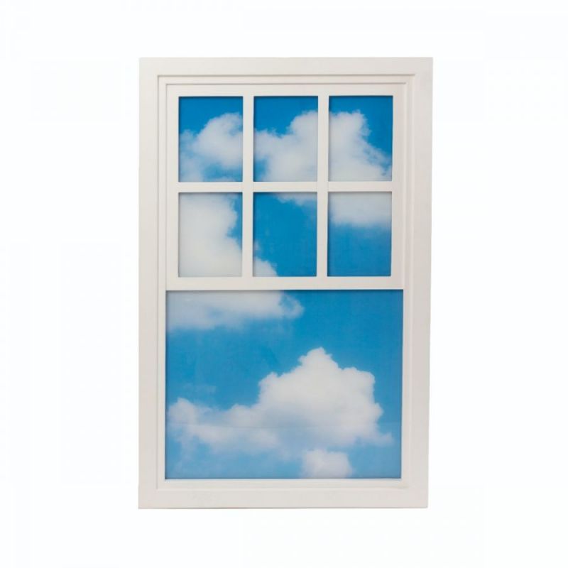 Seletti Loft Window Leuchte: Weiße Fensterlampe mit blauem Himmel und Wolken, dekorative Innenbeleuchtung.