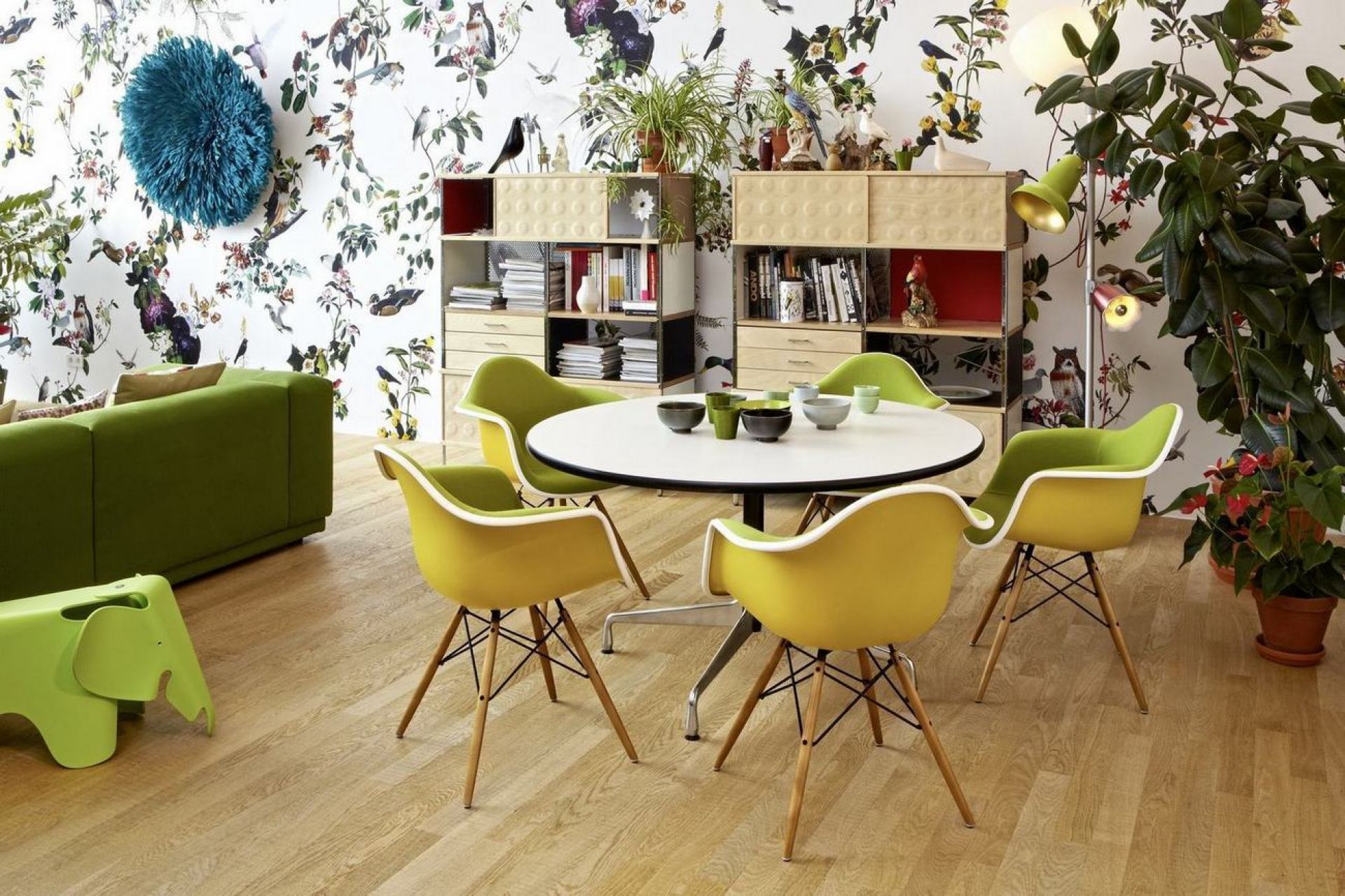 Eames Plastic Arm Chair DAW Stuhl Vitra - QUICK SHIP-Ahorn gelblich-Ocean Eames Plastic Arm Chair DAW Stuhl Vitra - QUICK SHIP-Ahorn gelblich-Ocean