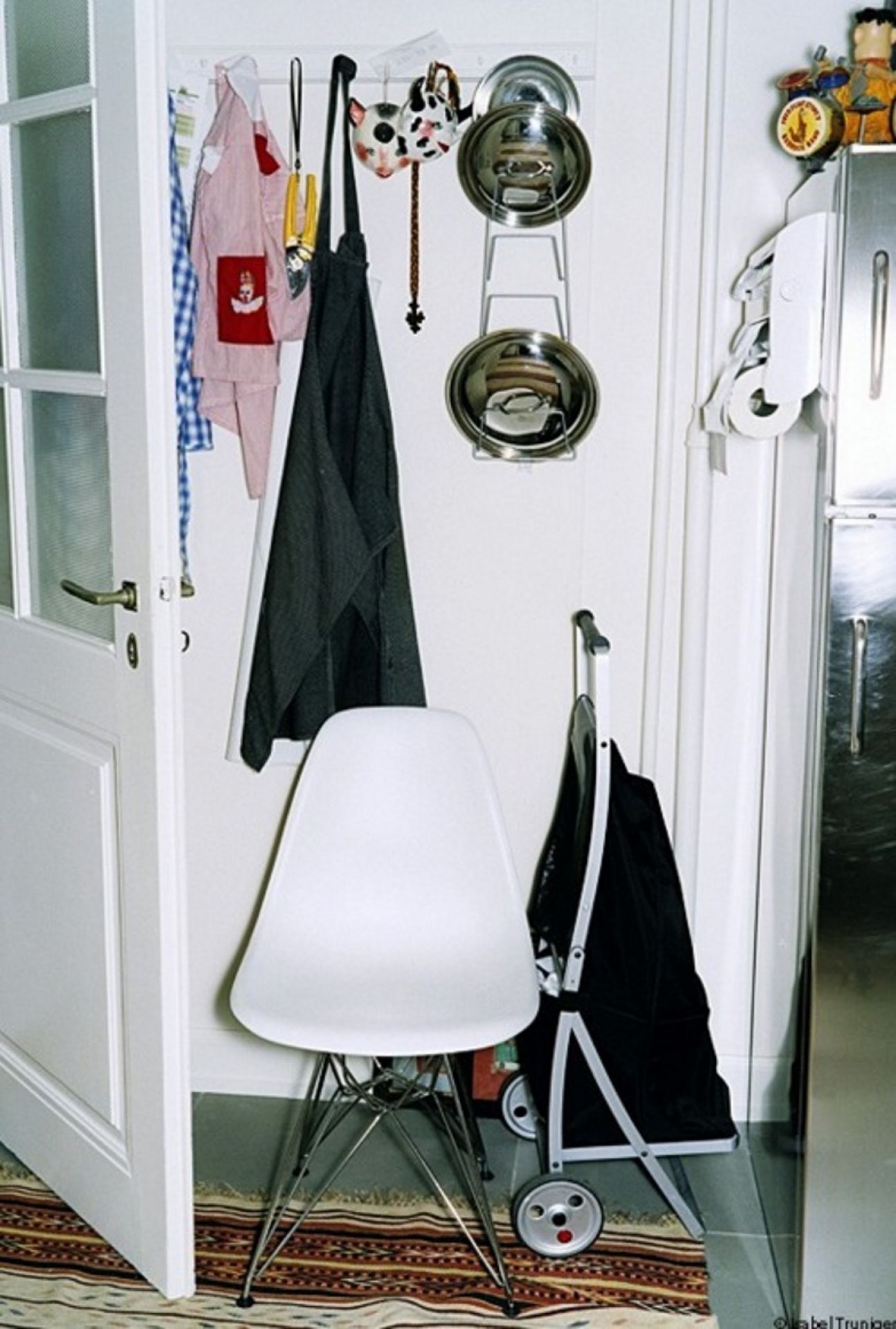 Eames Plastic Side Chair DSR Stuhl Vitra-Classic rot-Basic dark Eames Plastic Side Chair DSR Stuhl Vitra-Classic rot-Basic dark