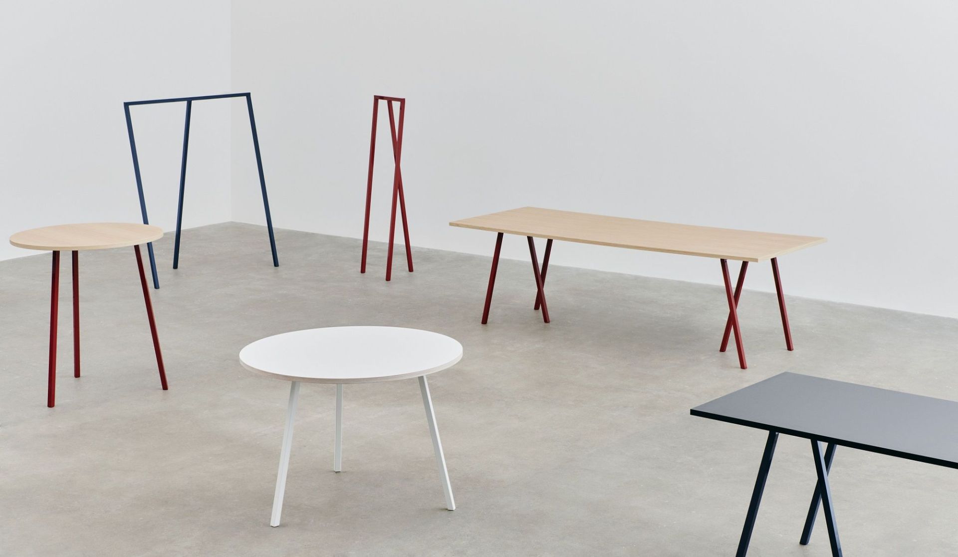 Loop Stand Table Inclusive Support Table / Table de salle à manger 160 Hay