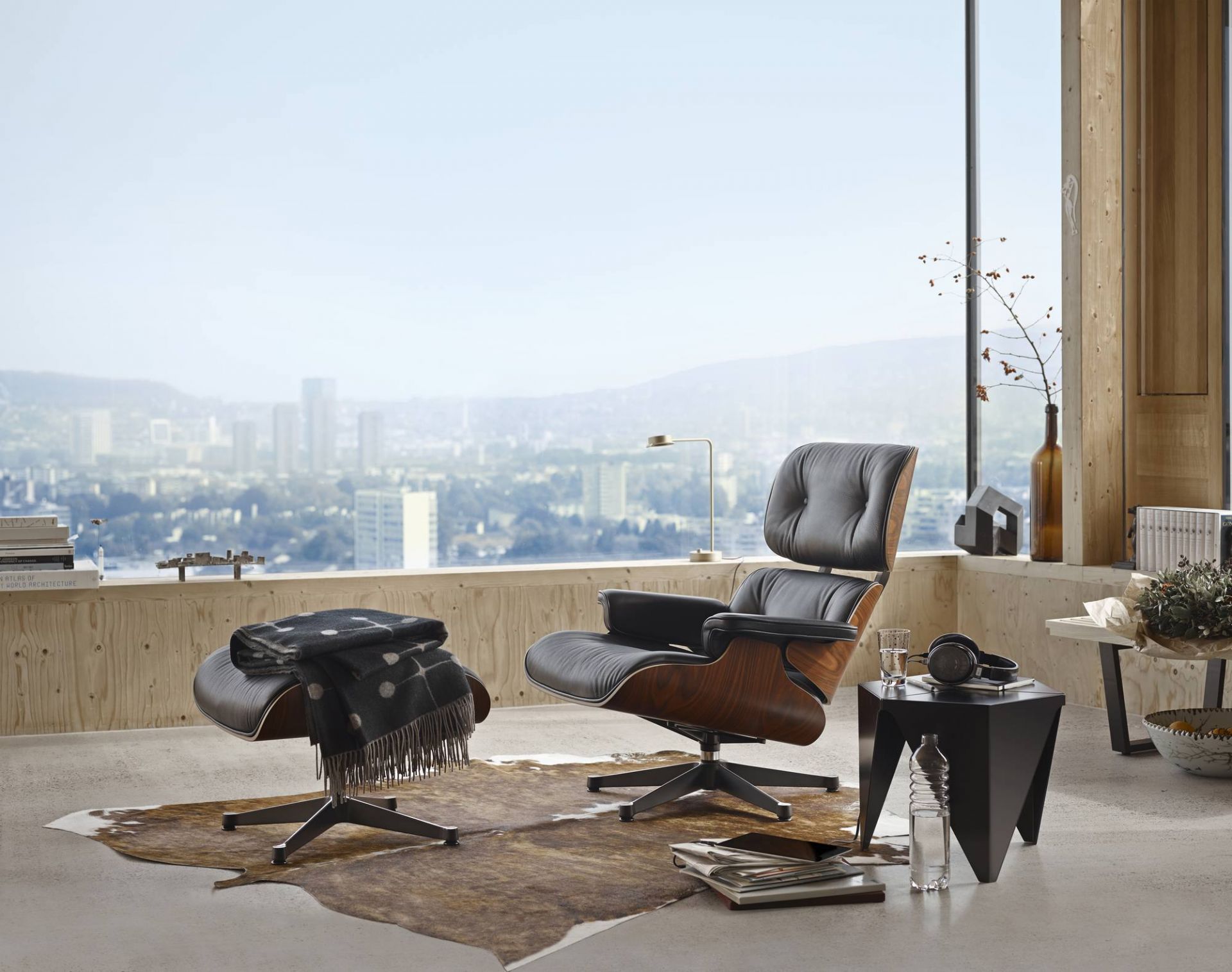 Eames Lounge Chair & Ottoman fauteuil Cuir Premium Vitra VARIANTE DE SORTIE | Premium F nero | Américain cerisier | brillant, côtés noir | VITRA 412133 2 0025 66 02 05