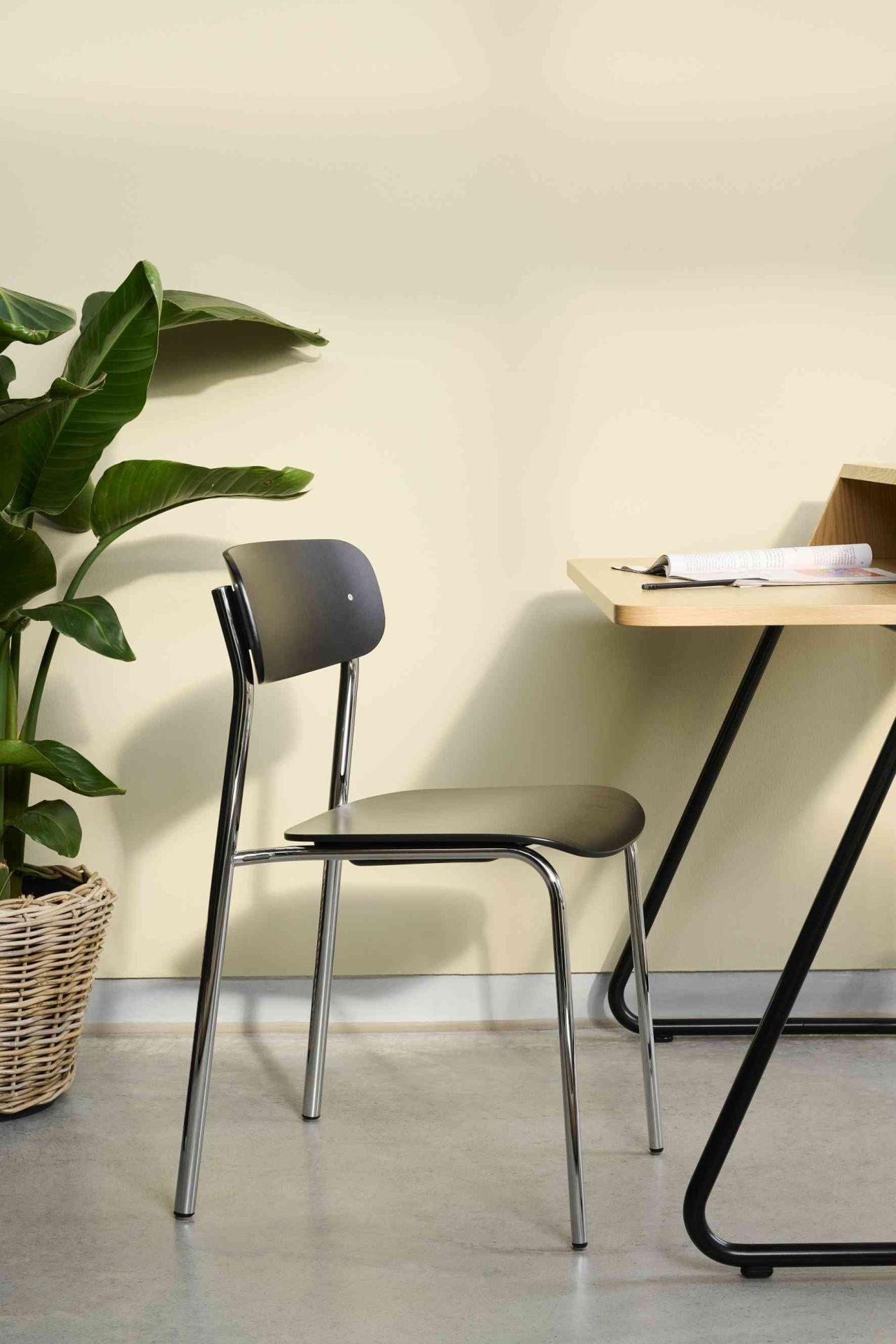 S 243 / S243 chaise en acier tubulaire VERT OLIVE Thonet OFFRE SPECIALE