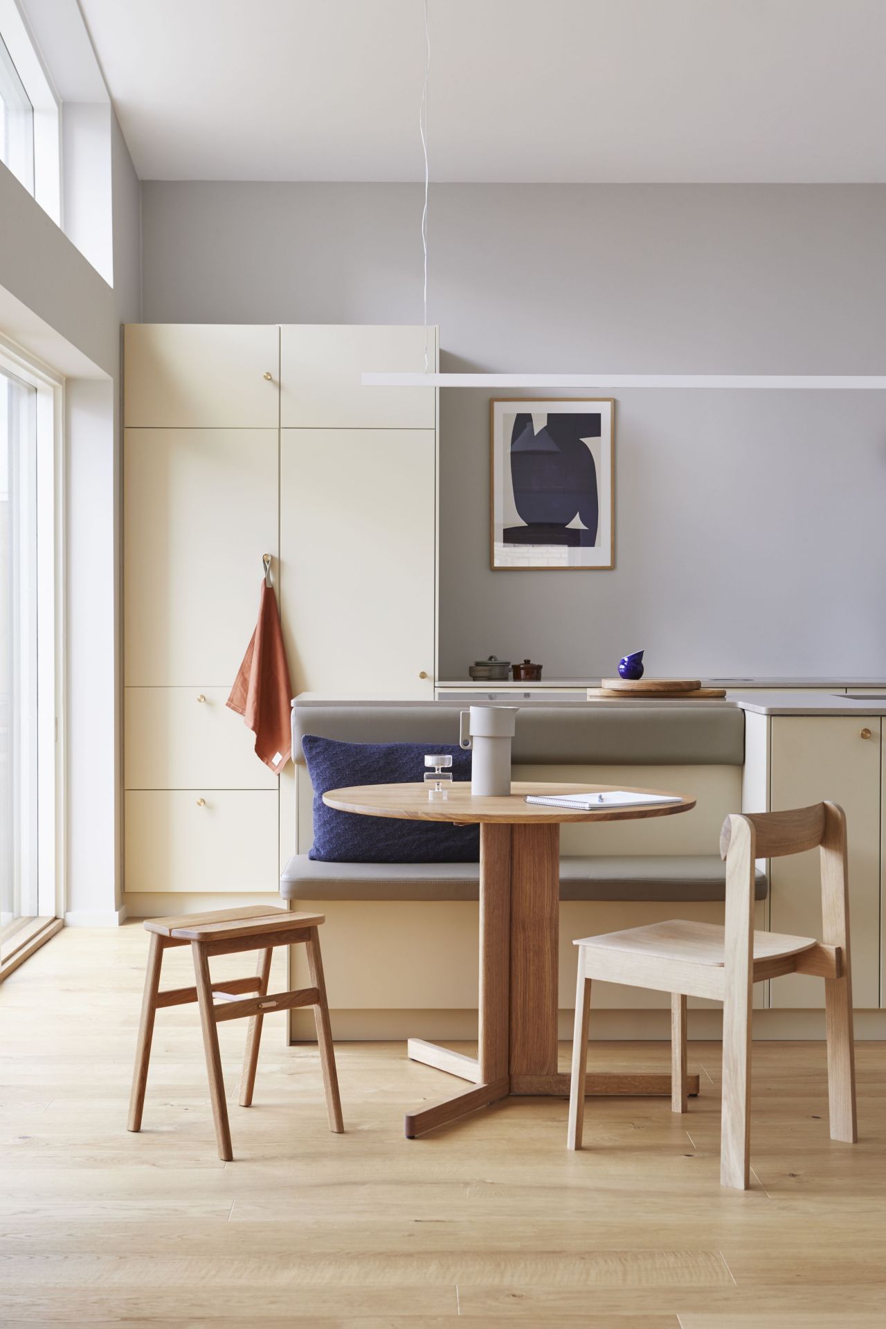 Trefoil table Ø 75 chêne Form & Refine
