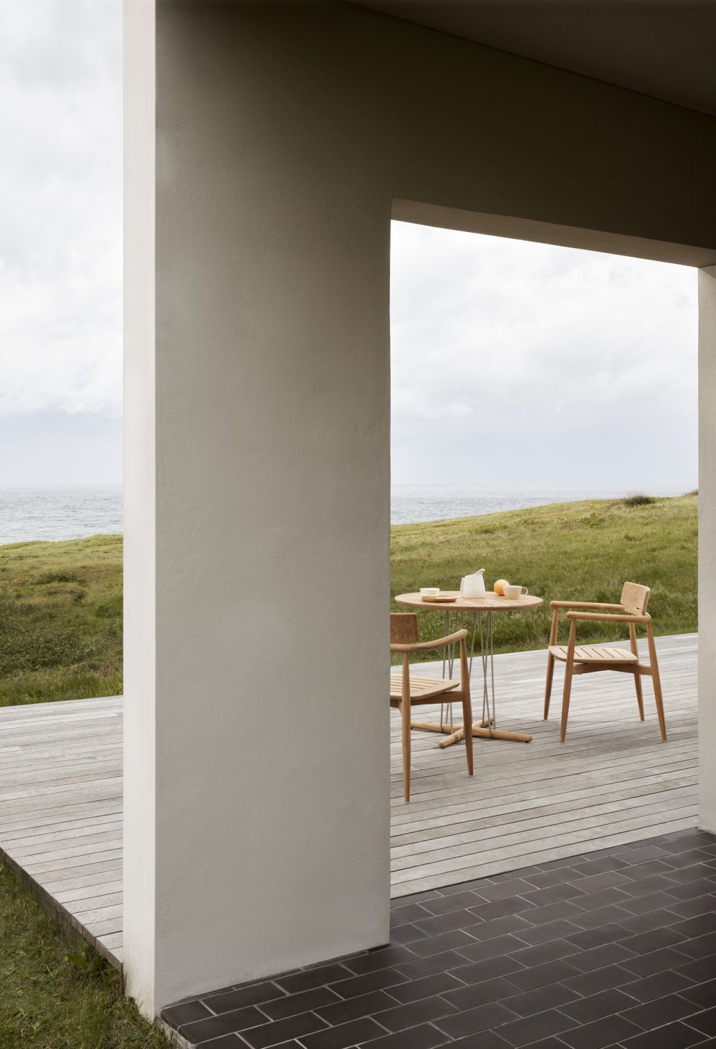 E008 Embrace Outdoor Chaise Carl Hansen & Søn