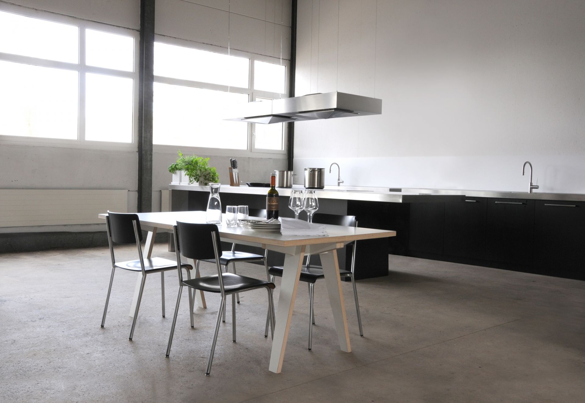 Steck table Tojo
