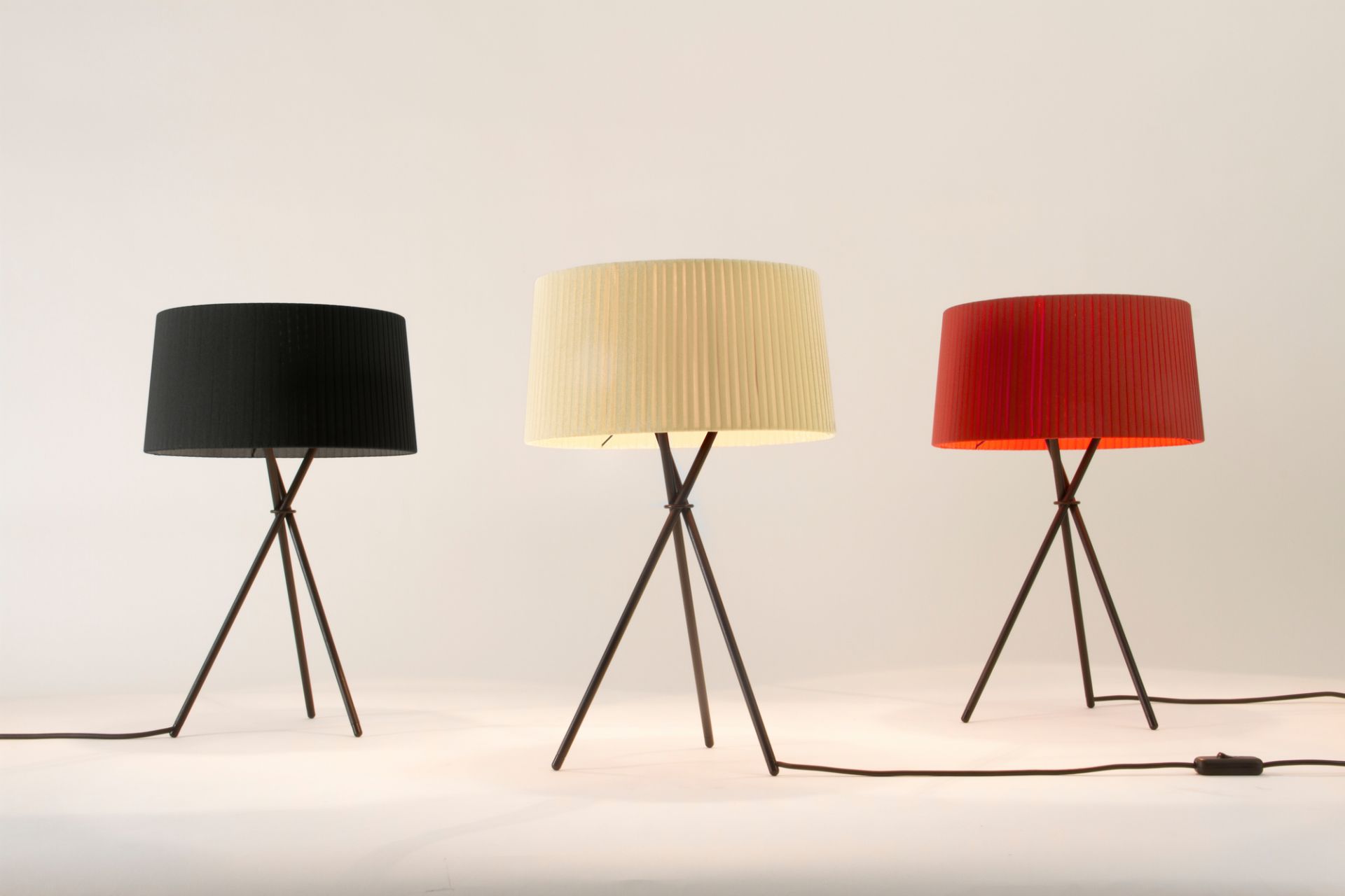 Tripode M3 lampe de table Bretona Stripes Santa & Cole Tripode M3 lampe de table Bretona Stripes Santa & Cole