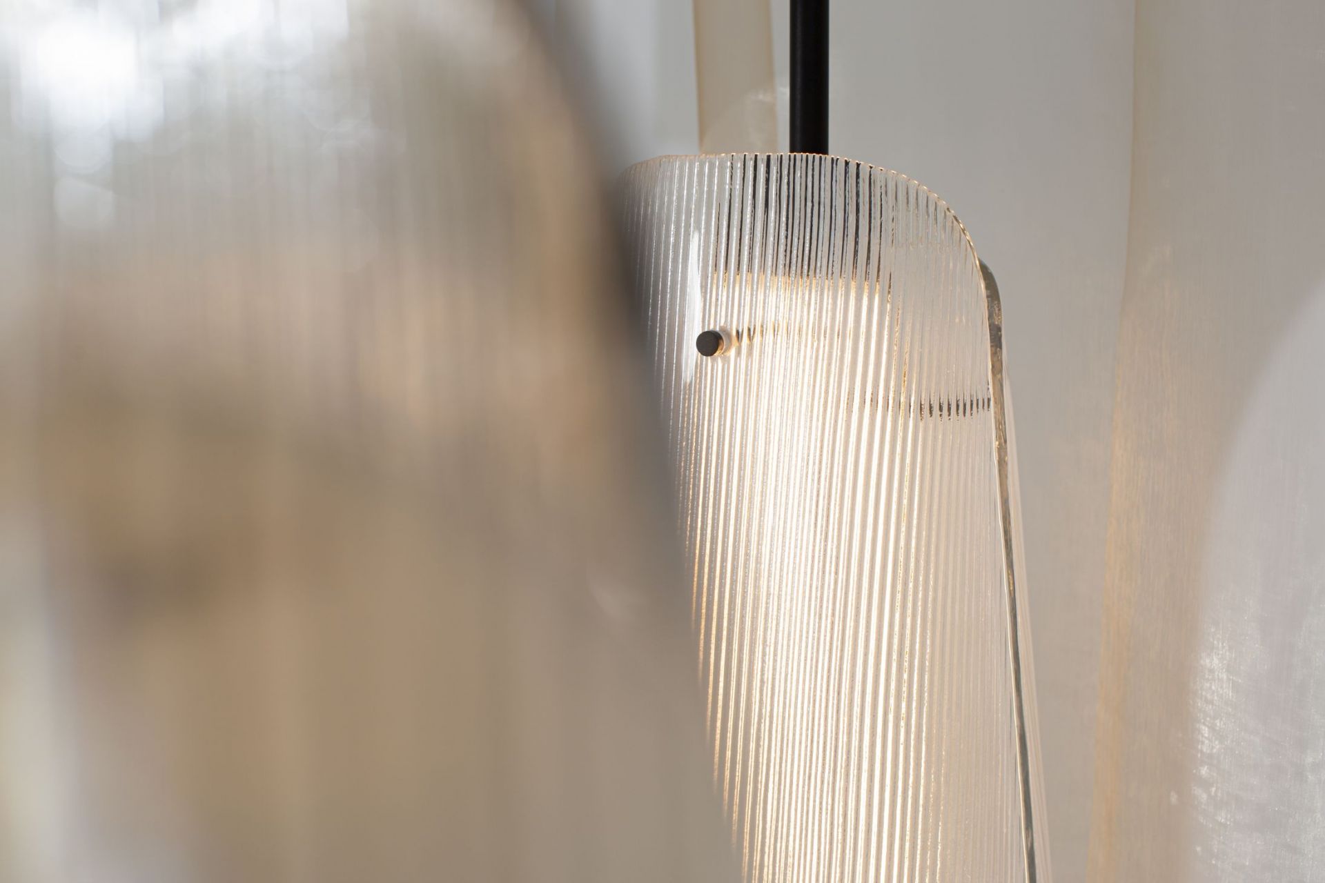 Bent Two Lampadaire transparent/ noir avec LED fixe 1600lm Pulpo