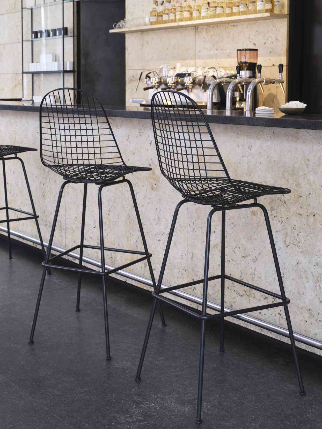 Eames Wire Bar Stool Tabouret de bar moyen Vitra