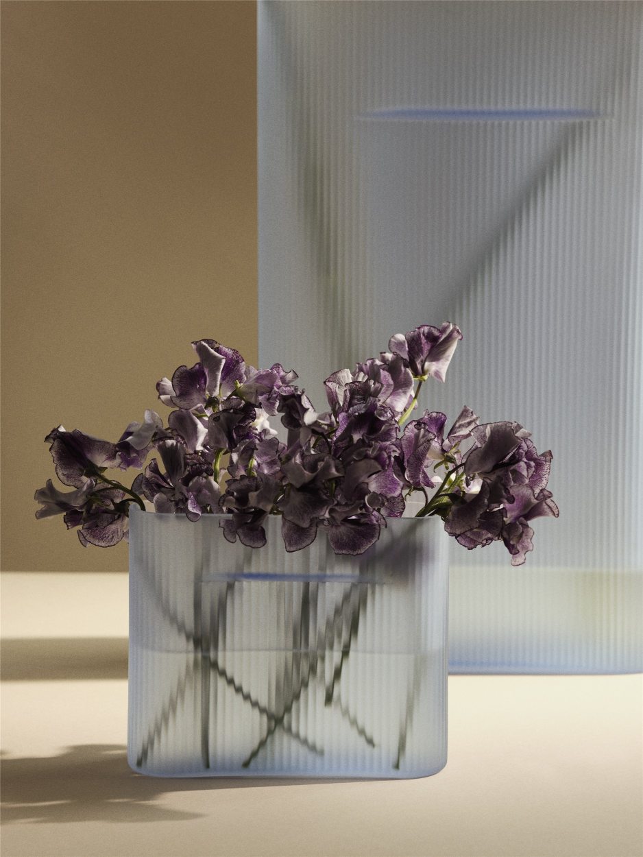 Ridge Vase Muuto Verre dépoli bleu clair H 48,5 cm Ridge Vase Muuto Verre dépoli bleu clair H 48,5 cm