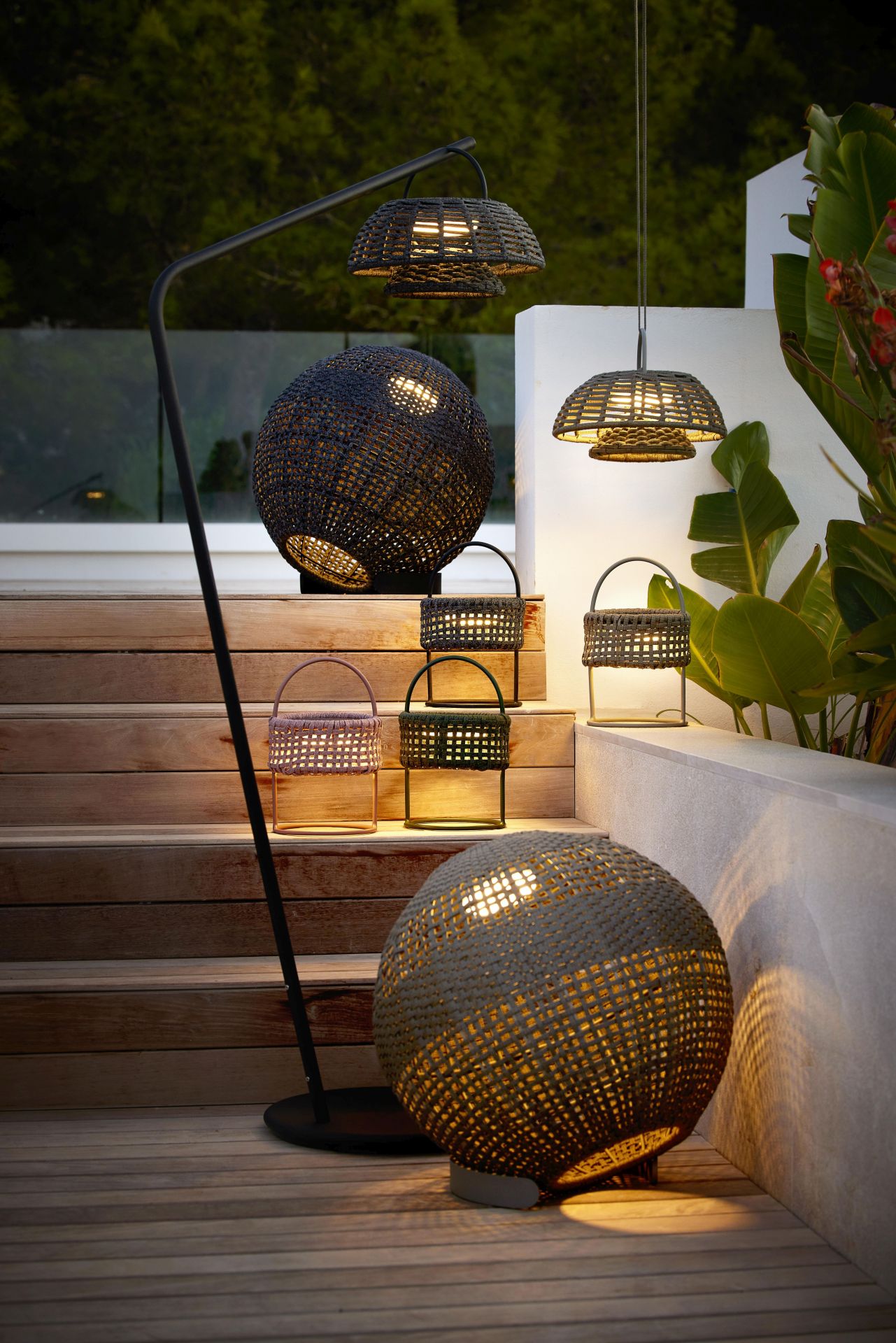Illusion Outdoor Lampe solaire à LED avec support Cane-Line