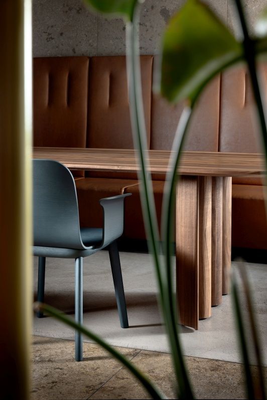 Aeon Comfort Chair chaise à accoudoirs Zeitraum Aeon Comfort Chair chaise à accoudoirs Zeitraum