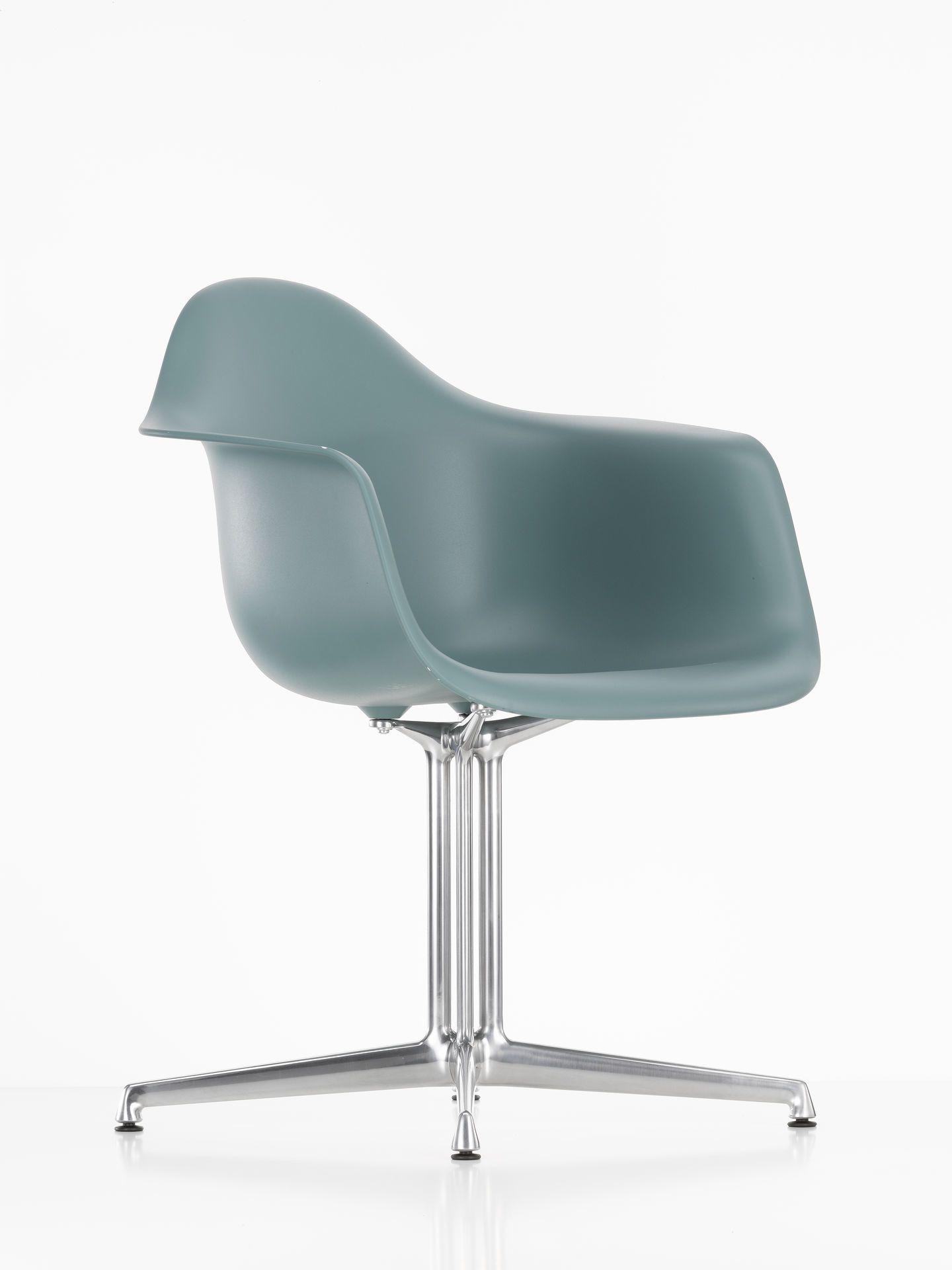 Eames Plastic Arm Chair DAL Chaise Vitra