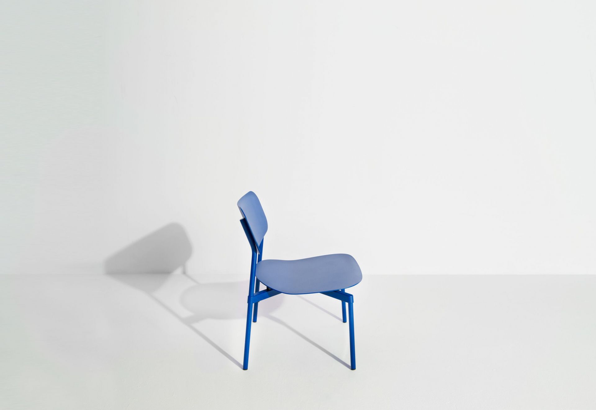 Fromme Lounge Chair Fauteuil Petite Friture Bleu