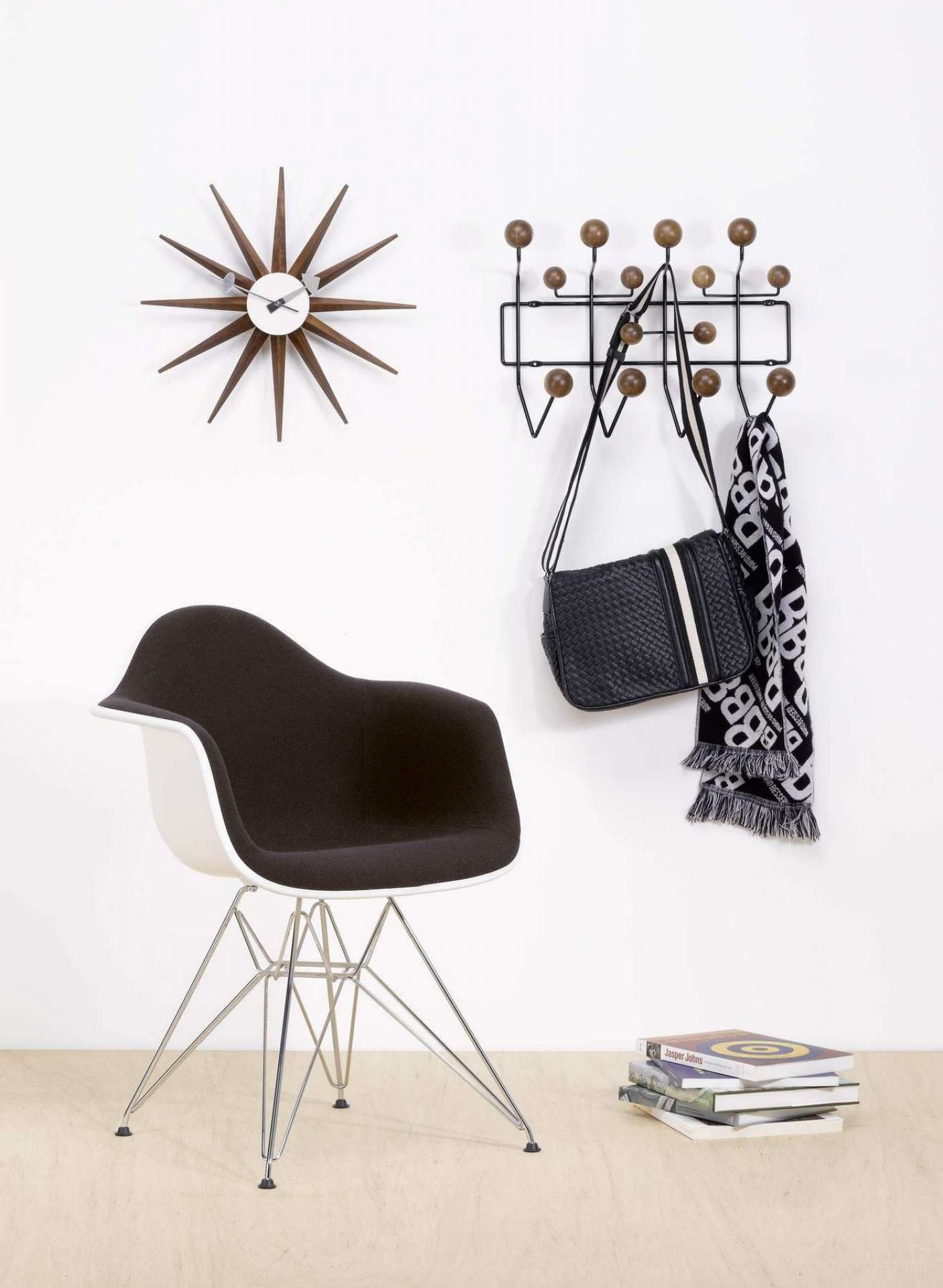 Eames Hang it all garde-robe noix Vitra