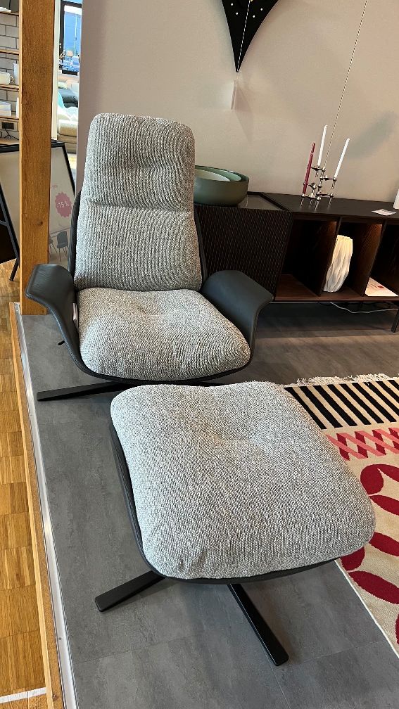 Fauteuil et ottoman Rei Prostoria PIÈCE D'EXPOSITION