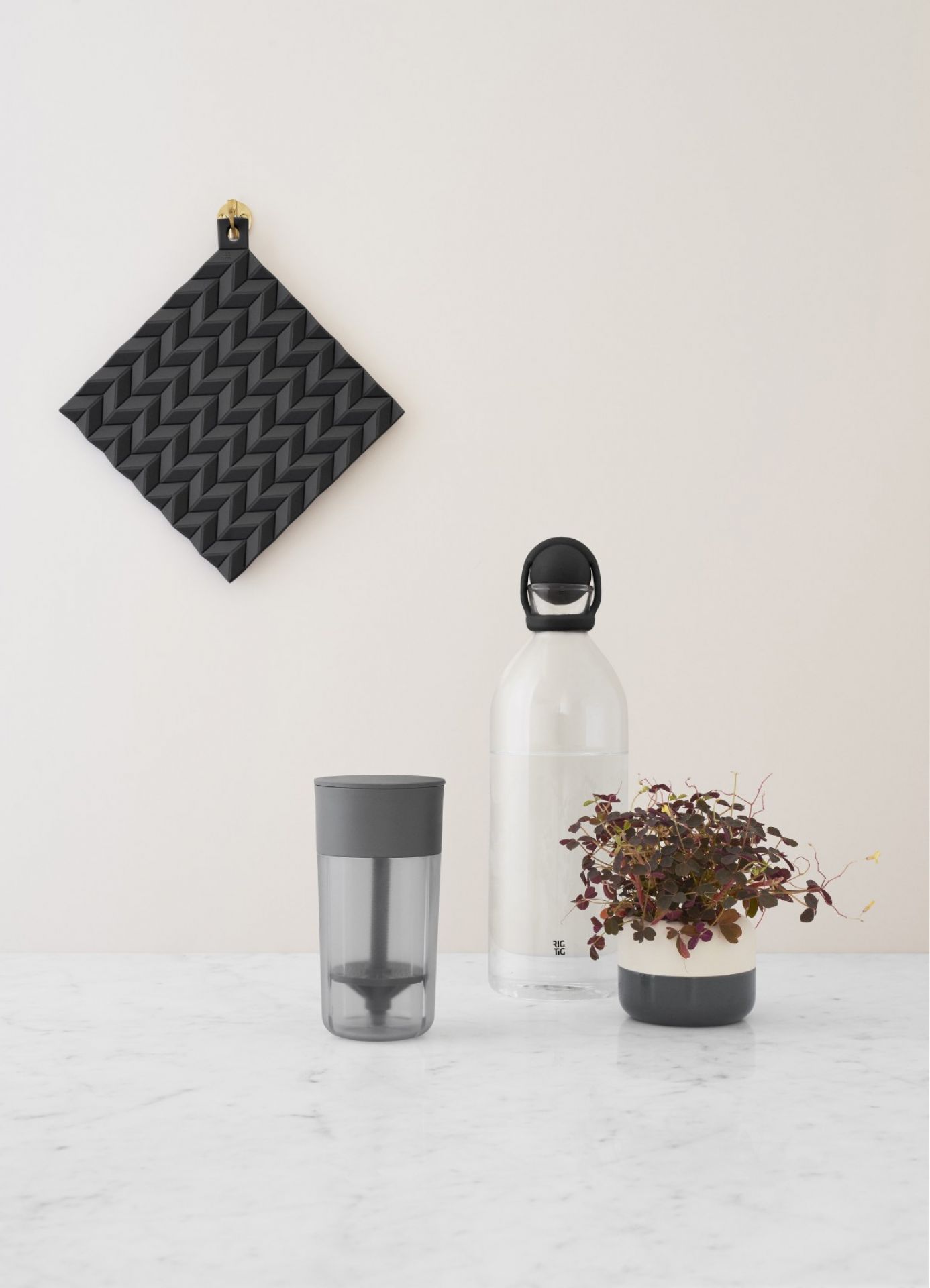 Cool It Carafe à eau Noir RIG TIG by Stelton OFFRE SPECIALE