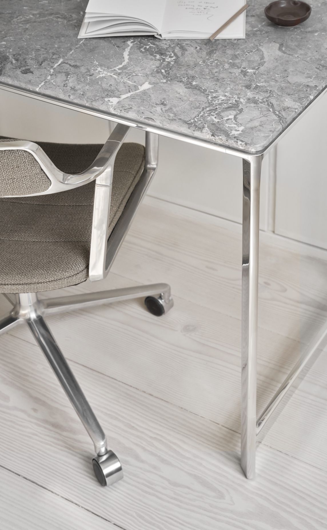 430 Studio Desk Bureau Vipp