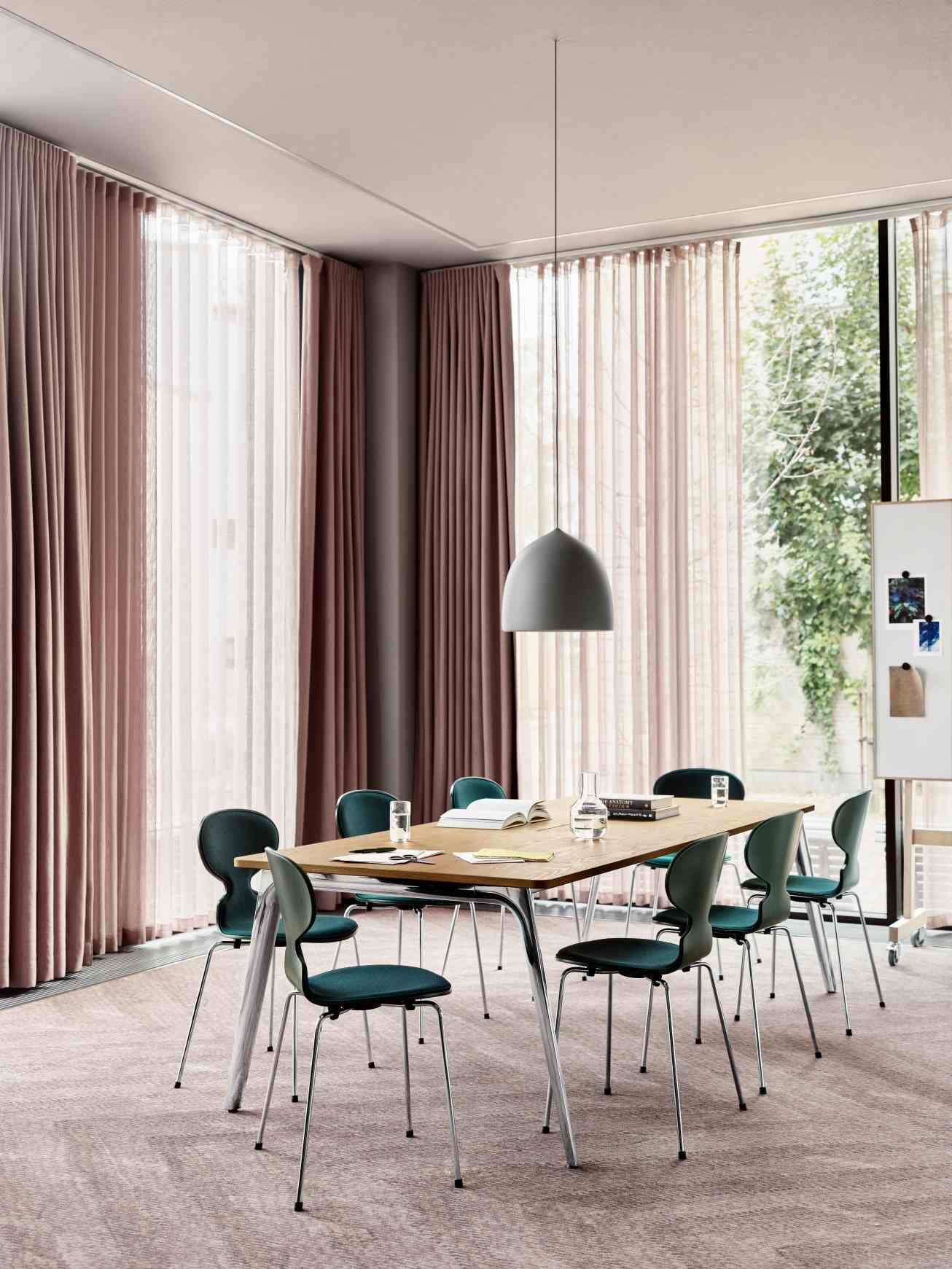 Table Pluralis Fritz Hansen