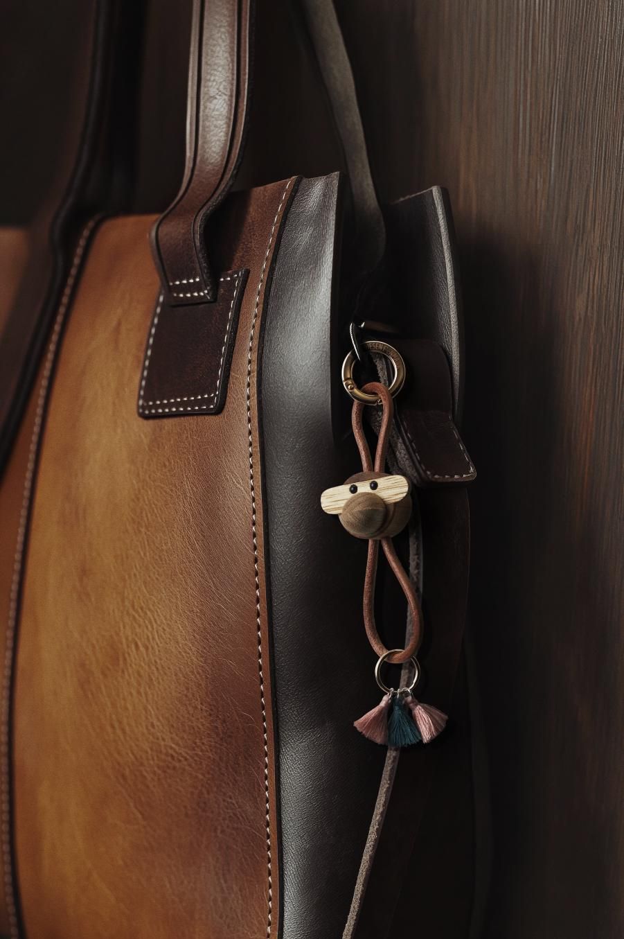Singe porte-clés métal doré avec cuir naturel Kay Bojesen