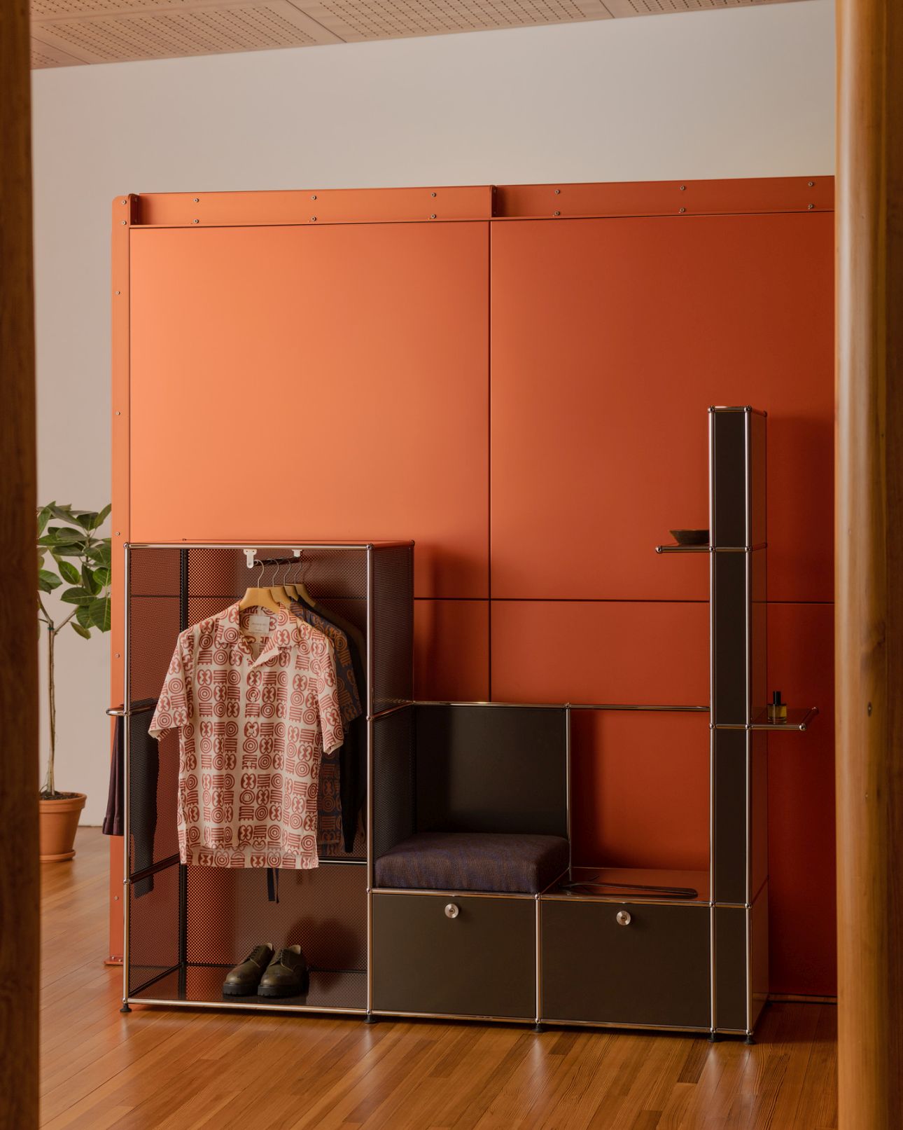 Okinka garde-robe USM Haller x Armando Cabral