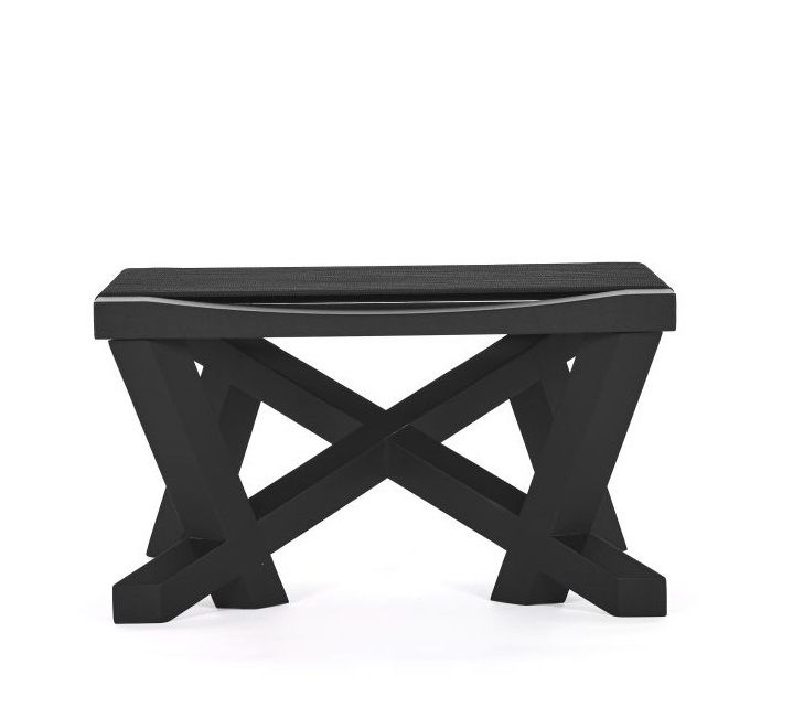 Schwarzer Volkshaus Hocker von ClassiCon mit Eichenholz-Gestell und gepolsterter Sitzfläche, ideal als Sitzmöbel oder Beistelltisch.