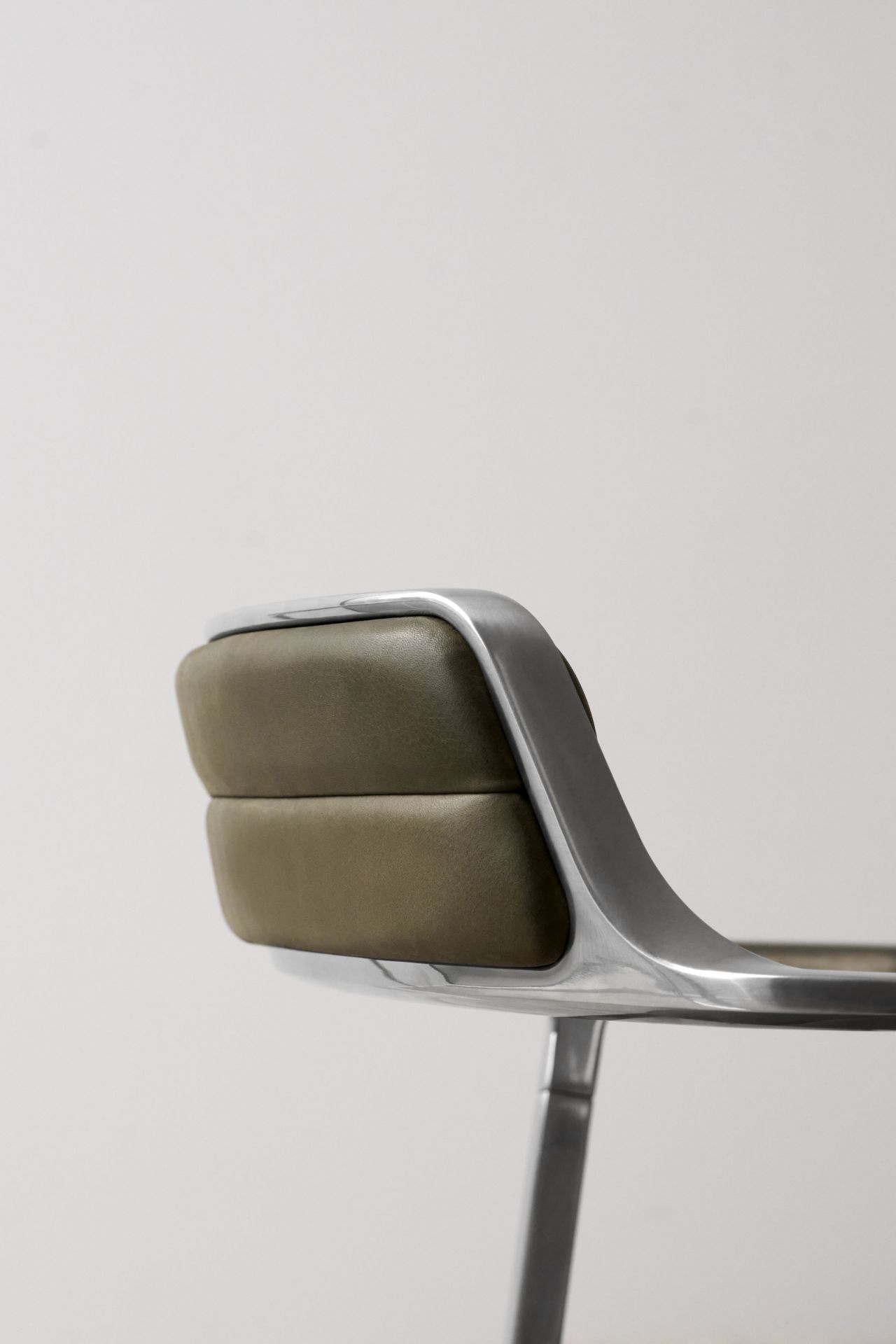 VIPP452 Swivel Chaise avec patins cuir vert Vipp VIPP452 Swivel Chaise avec patins cuir vert Vipp
