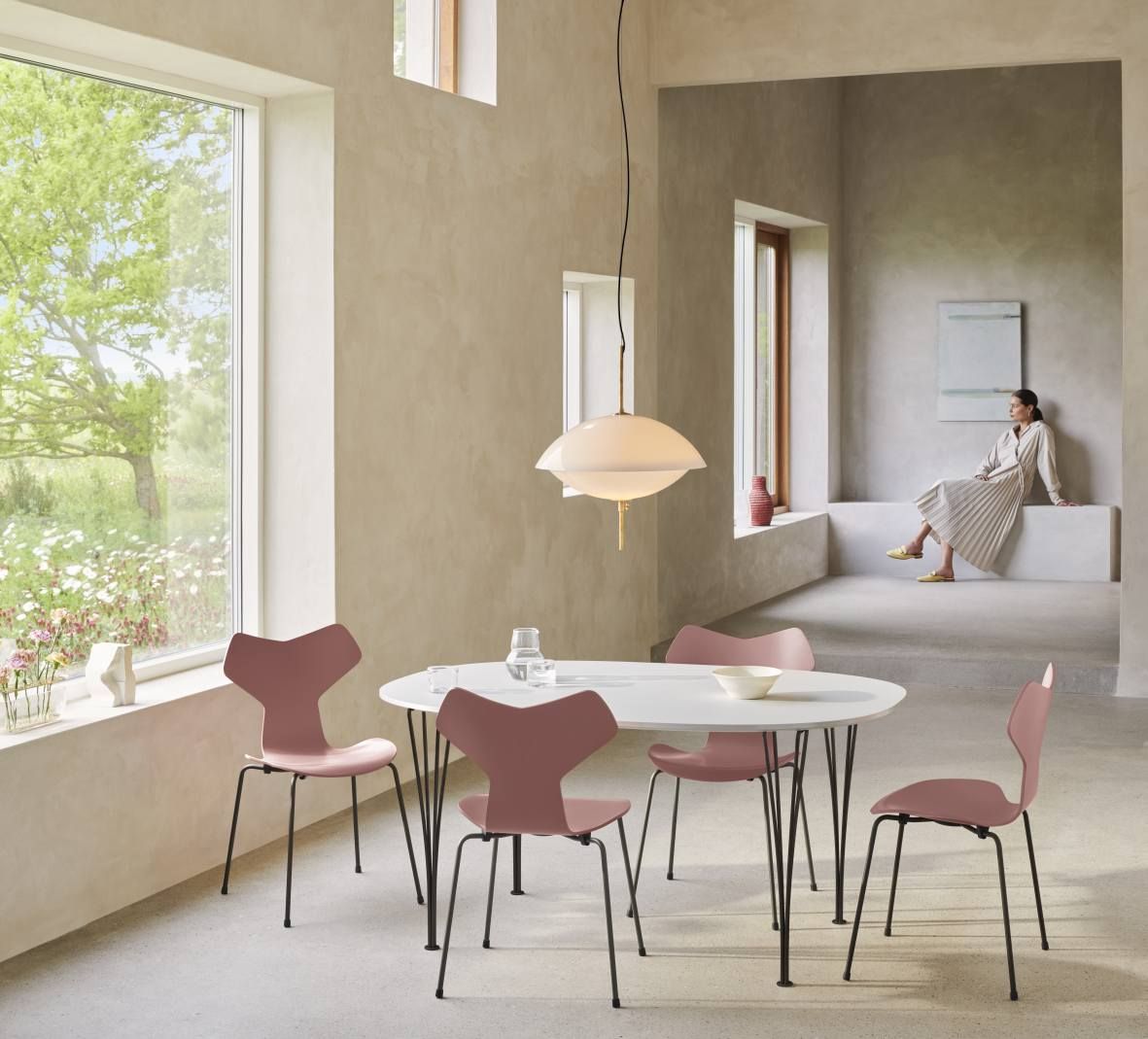 Série de tables Super Elliptique Fritz Hansen