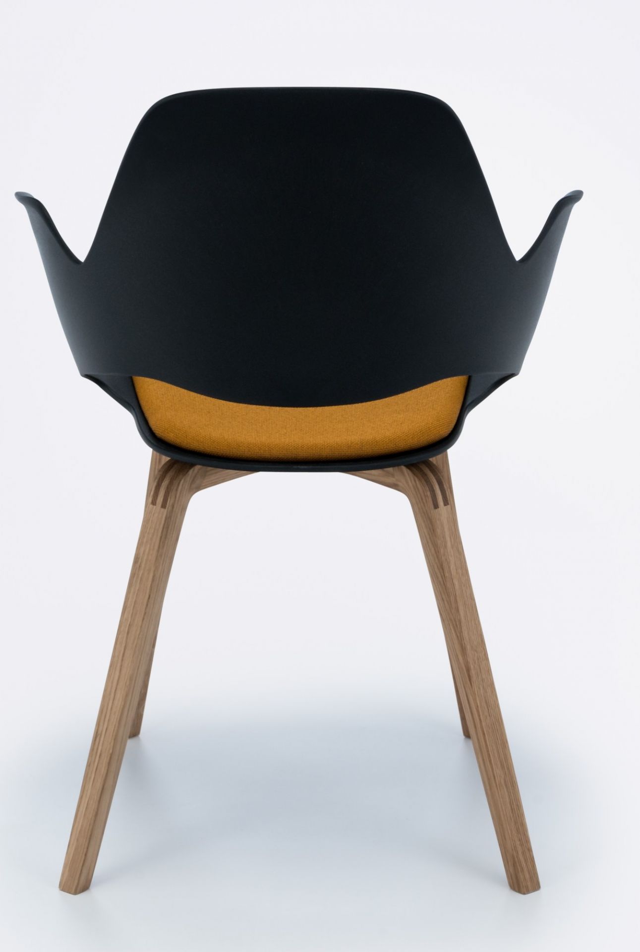 Falk chaise avec accoudoirs pieds en chêne massif Houe