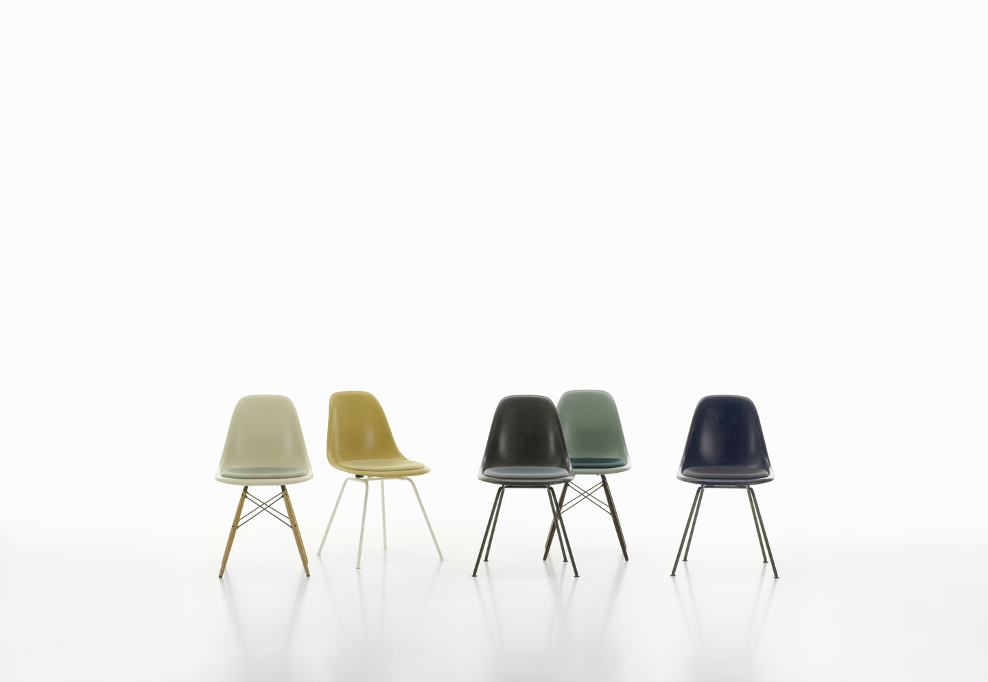 Eames Fiberglass Chair DSR chaise avec coussin d'assise Vitra