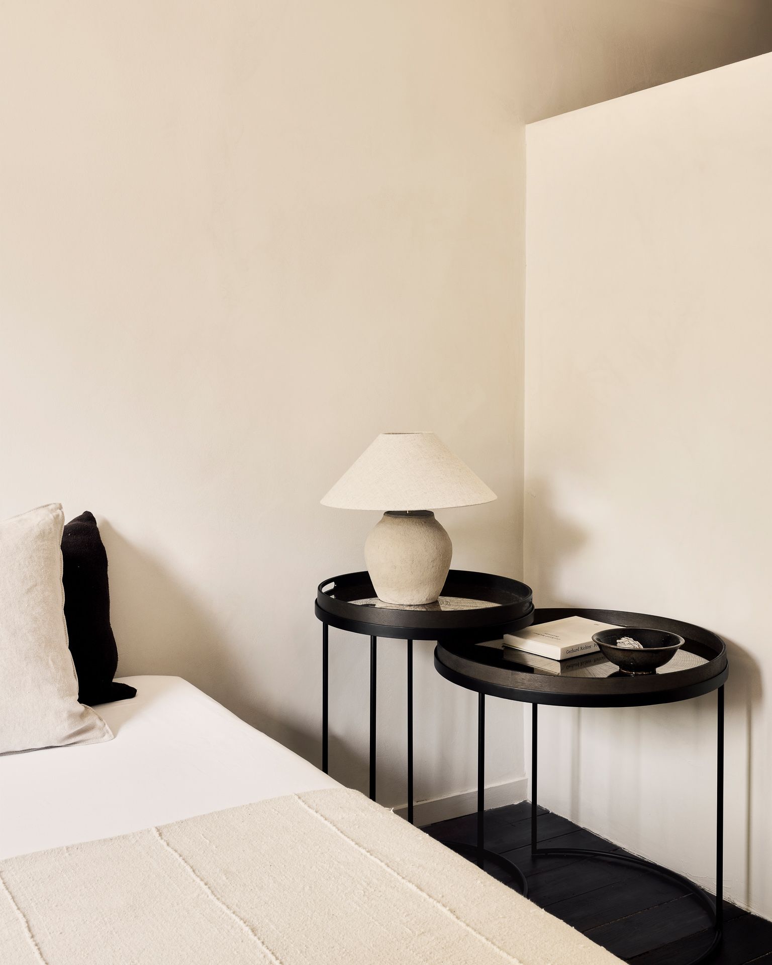Set de 2 tables d'appoint Noir Rond S/L Ethnicraft 