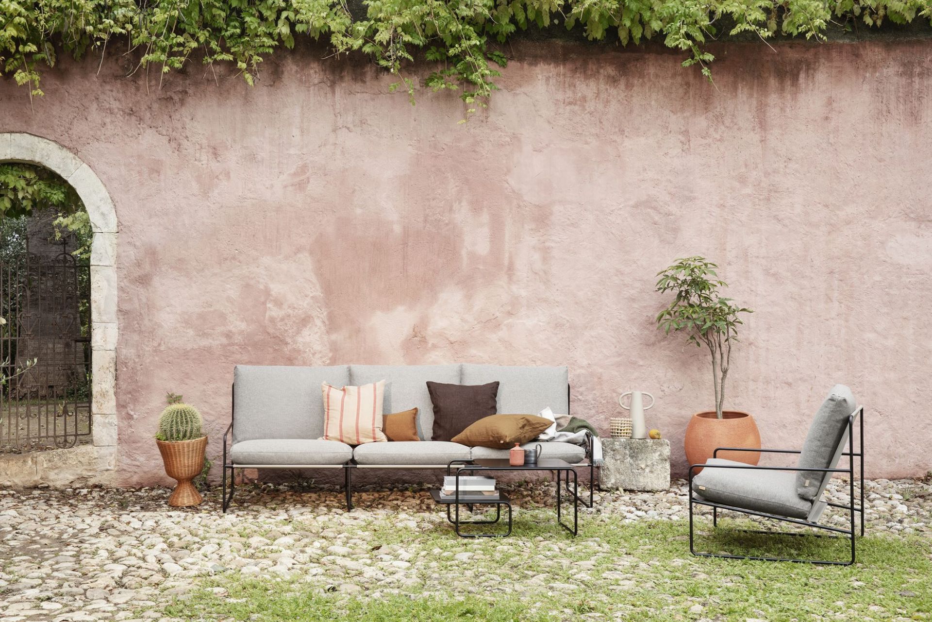 Desert Fauteuil 1 place extérieur piètement noir Ferm Living 