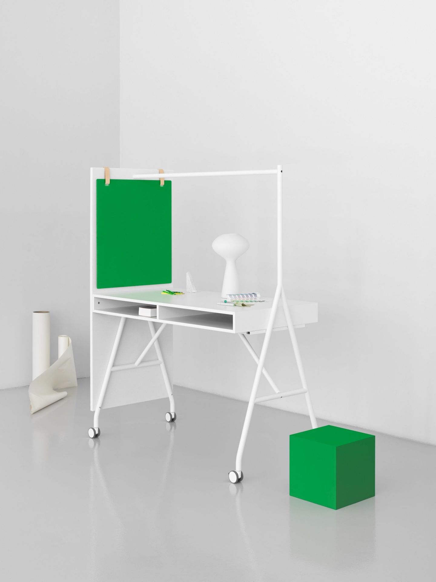 Hangout High Desk Table haute Mizetto QUICK SHIP
