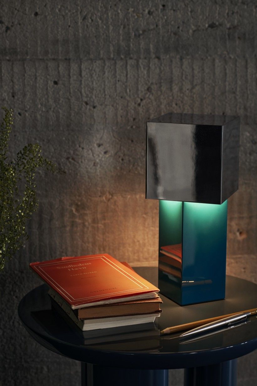 Pivot ATD7 Lampe de table portable / lampe à batterie AndTradition