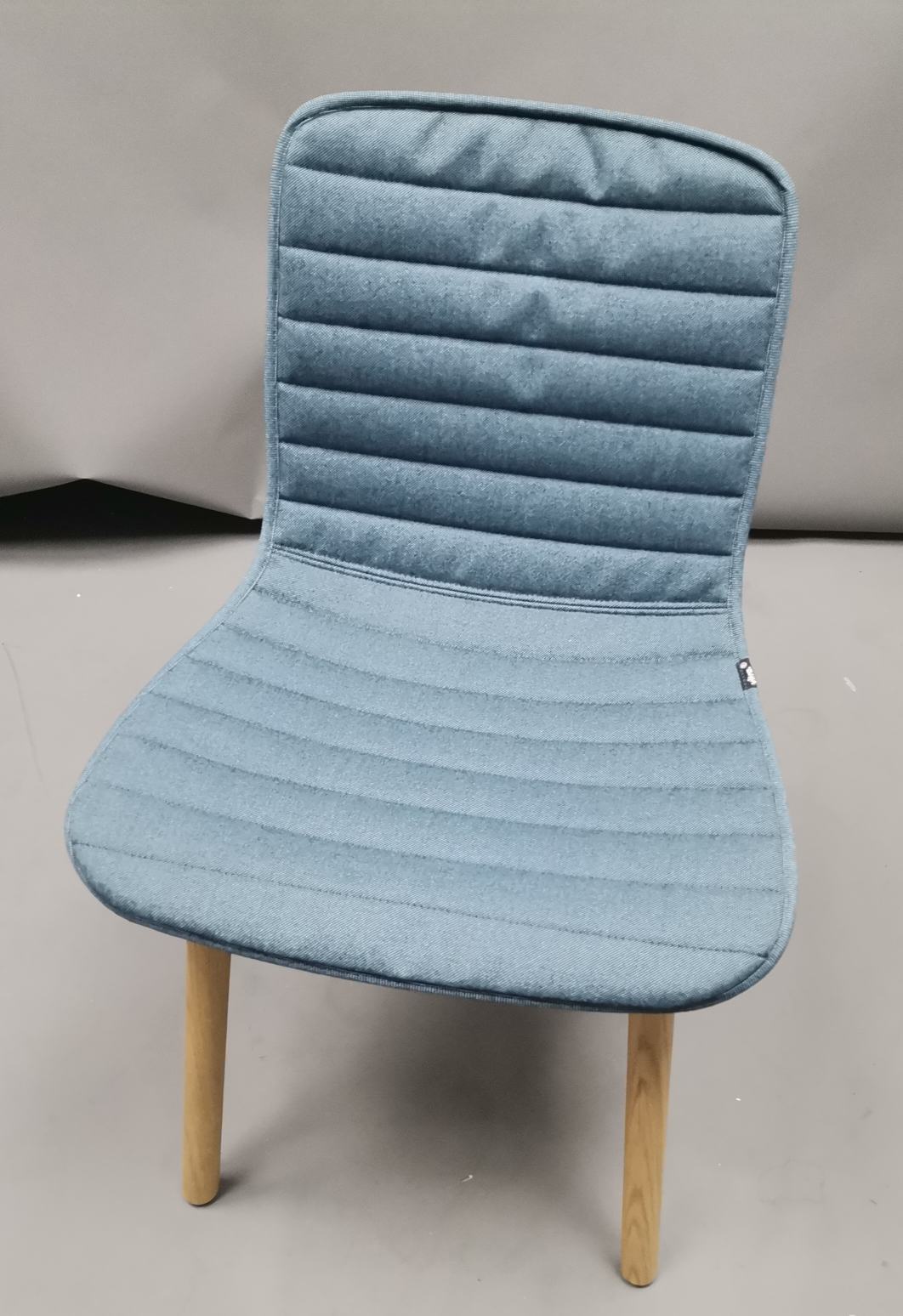 Hal Wood Entièrement rembourré CHÊNE NATURE / SIEGE PLANO NERO/BLEU GLACE Vitra PIÈCE D'EXPOSITION