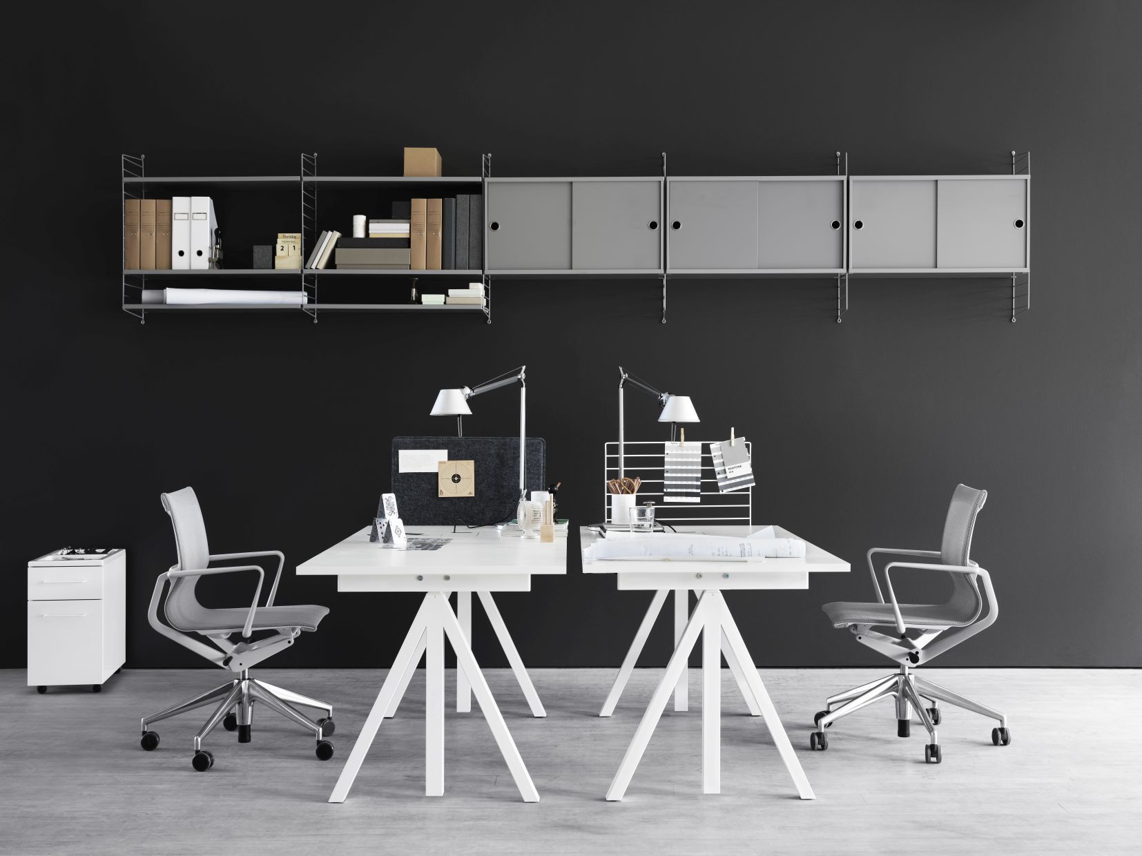 Works Bureau réglable en hauteur L140cm String Furniture
