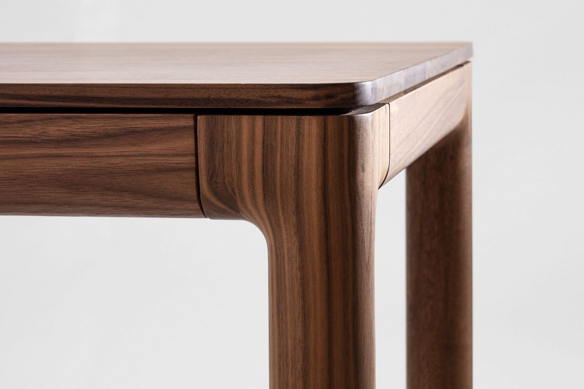 M11 Table en bois massif période