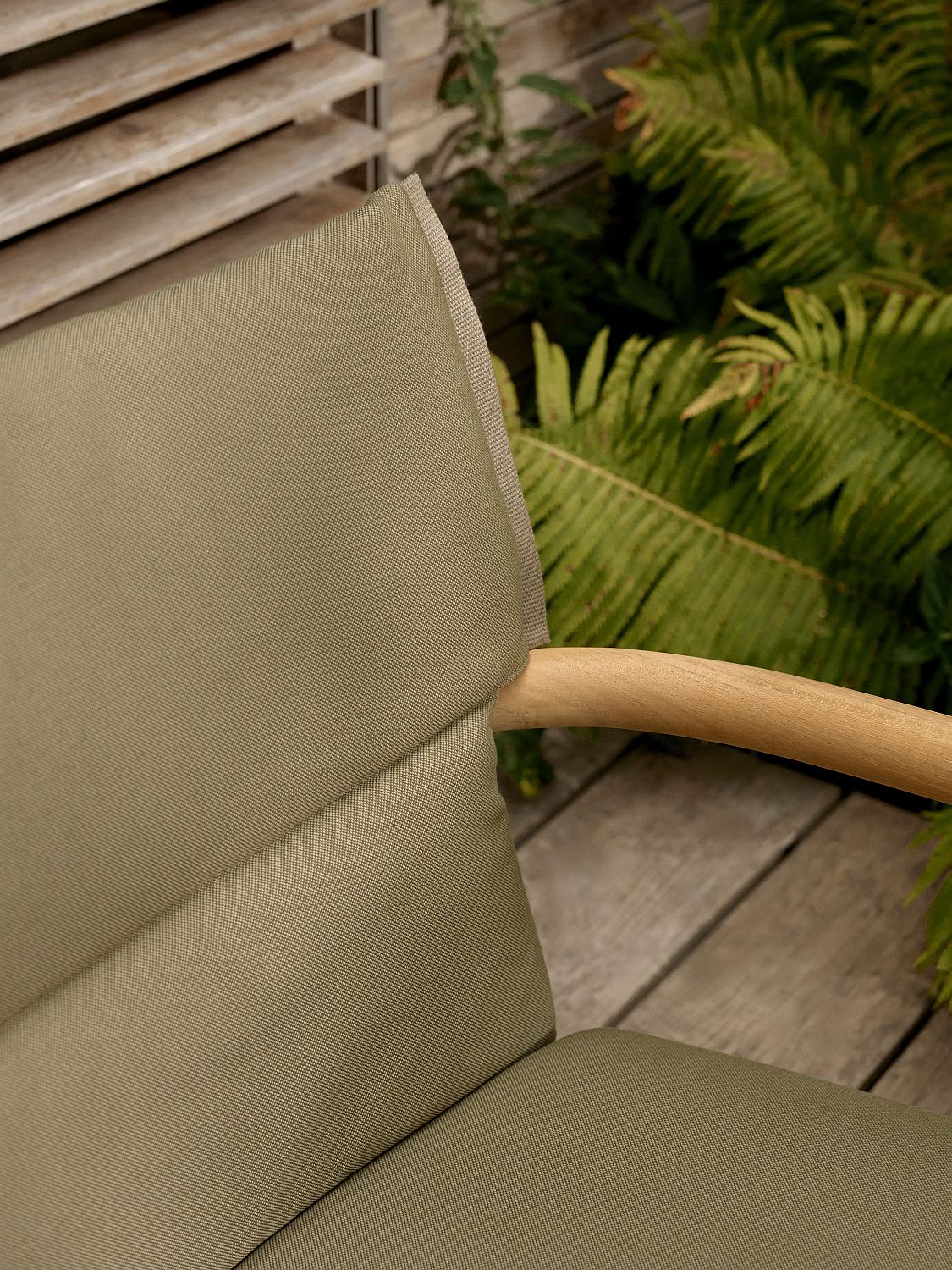 Embrace Outdoor Lounge Chair Chaise longue avec Coussin Carl Hansen & Søn