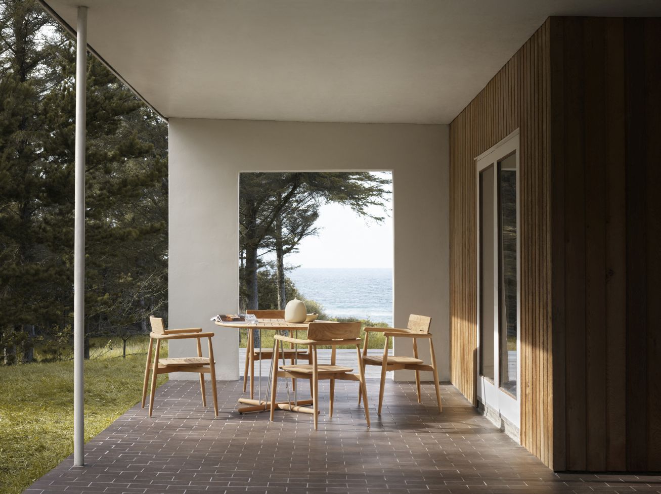 E008 Embrace Outdoor Chaise Carl Hansen & Søn
