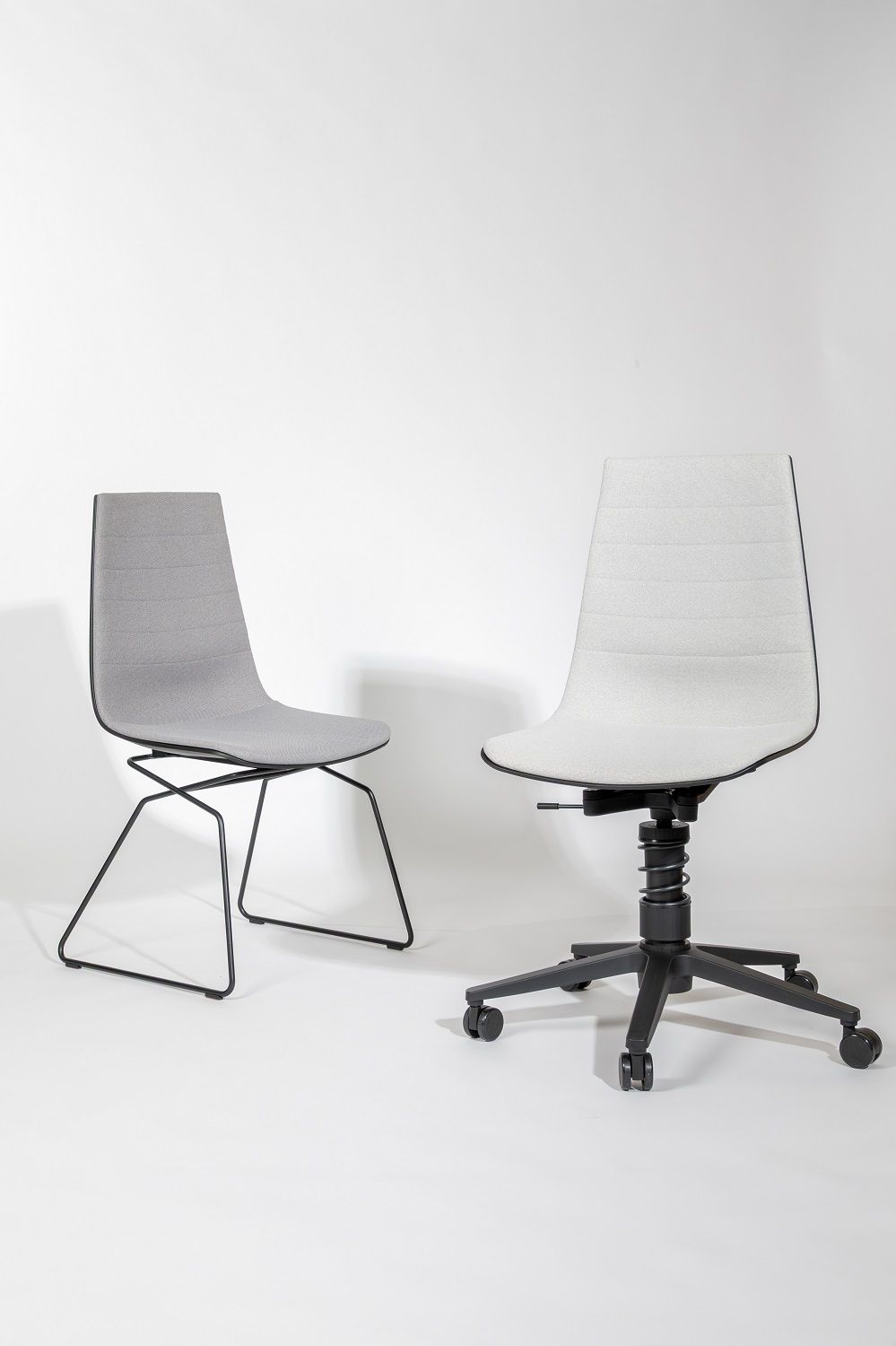 Linu Task Conference chaise de conférence avec pied à ressort Aeris  Linu Task Conference chaise de conférence avec pied à ressort Aeris