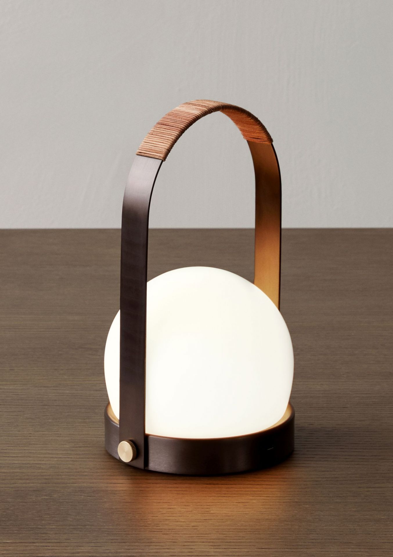 Carrie lampe de table Cuir Lampe à batterie Audo