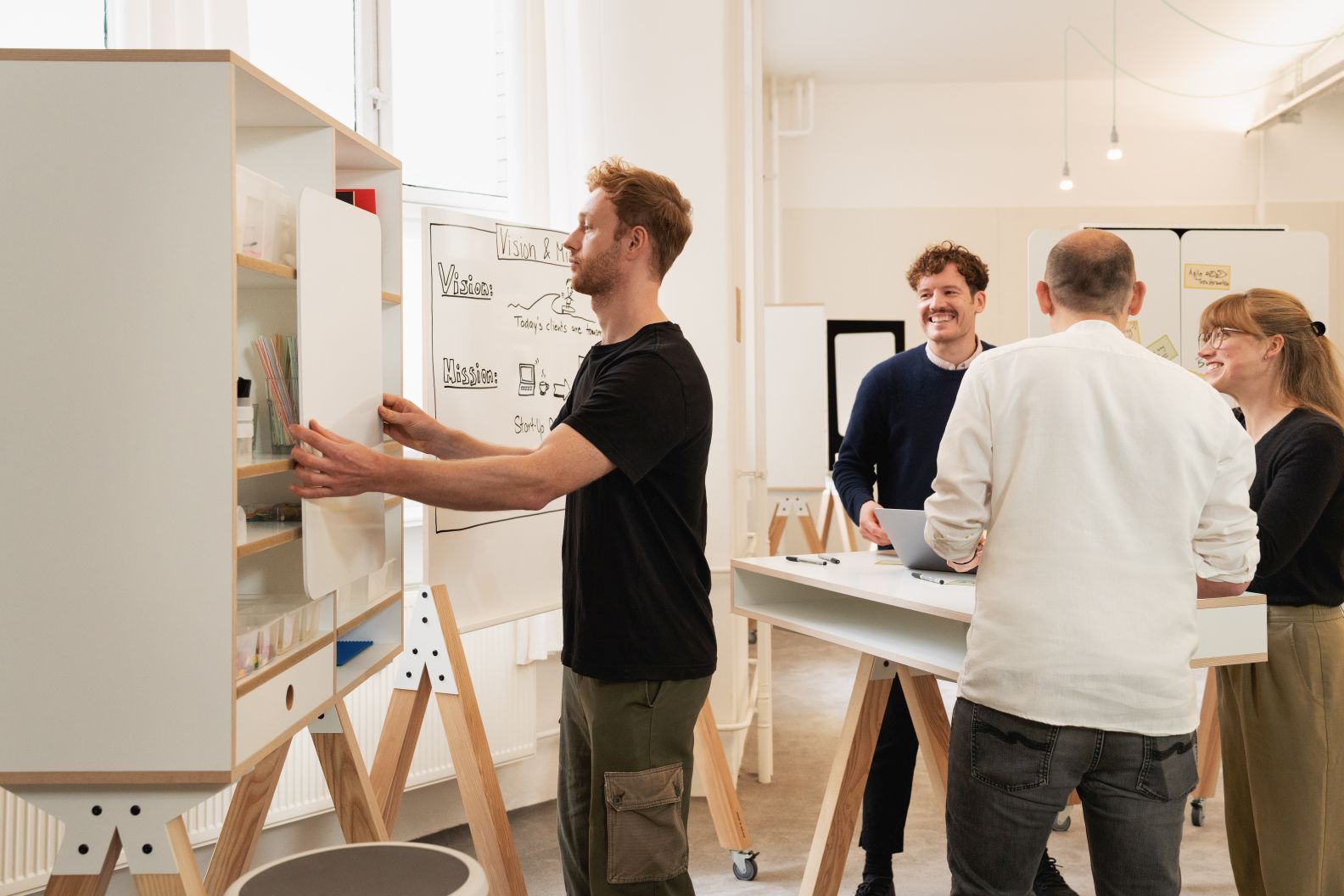 What if We Fly Taskboard L 240 cm Tableau en feutre moyen mur média Interstuhl
